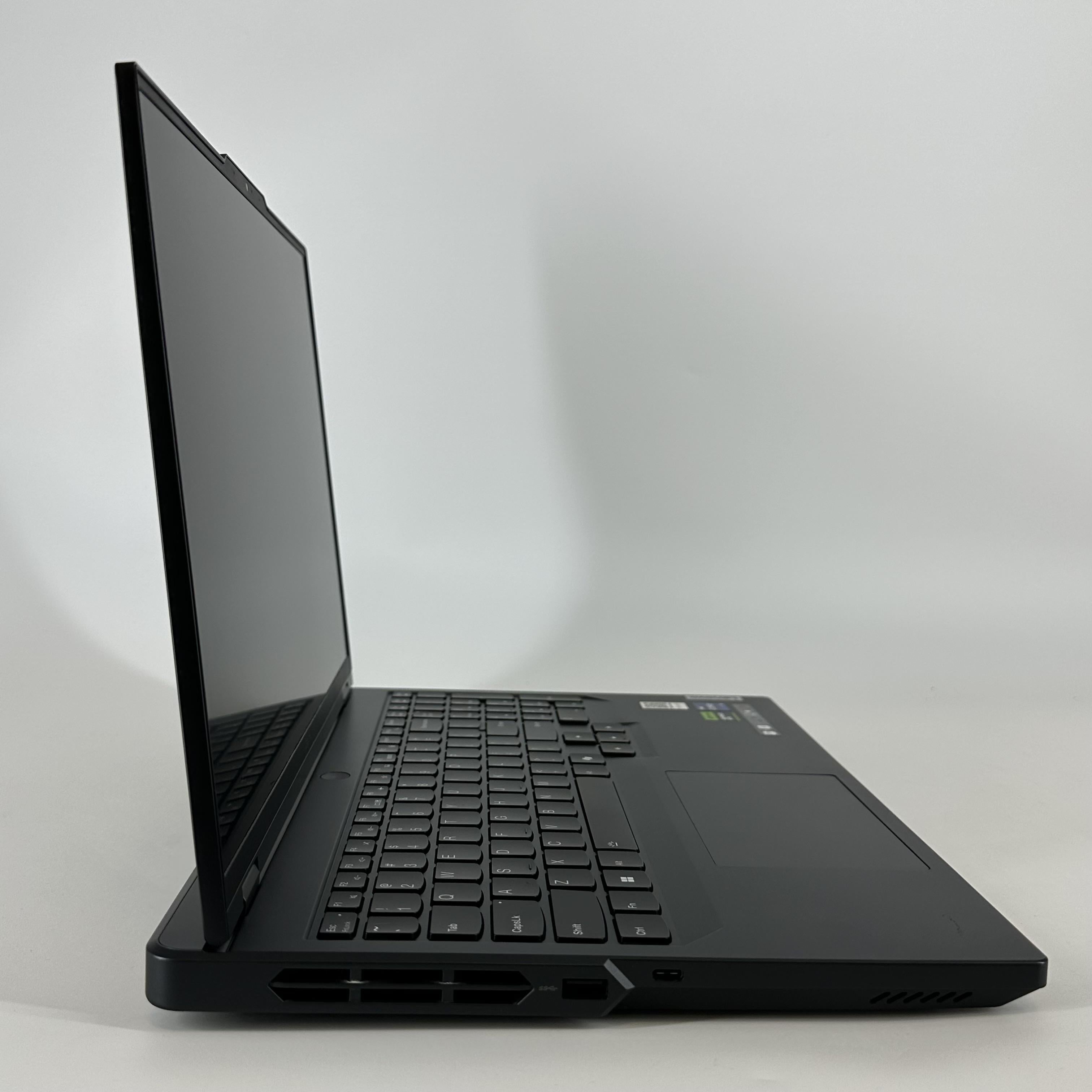Lenovo Legion Pro 5i Gen 9 16 Gray 2.2 GHz Intel Core i9 14th Gen. 32GB RAM 1TB Solid State Drive 1TB Solid State Drive NVIDIA GeForce RTX 4070 8 GB