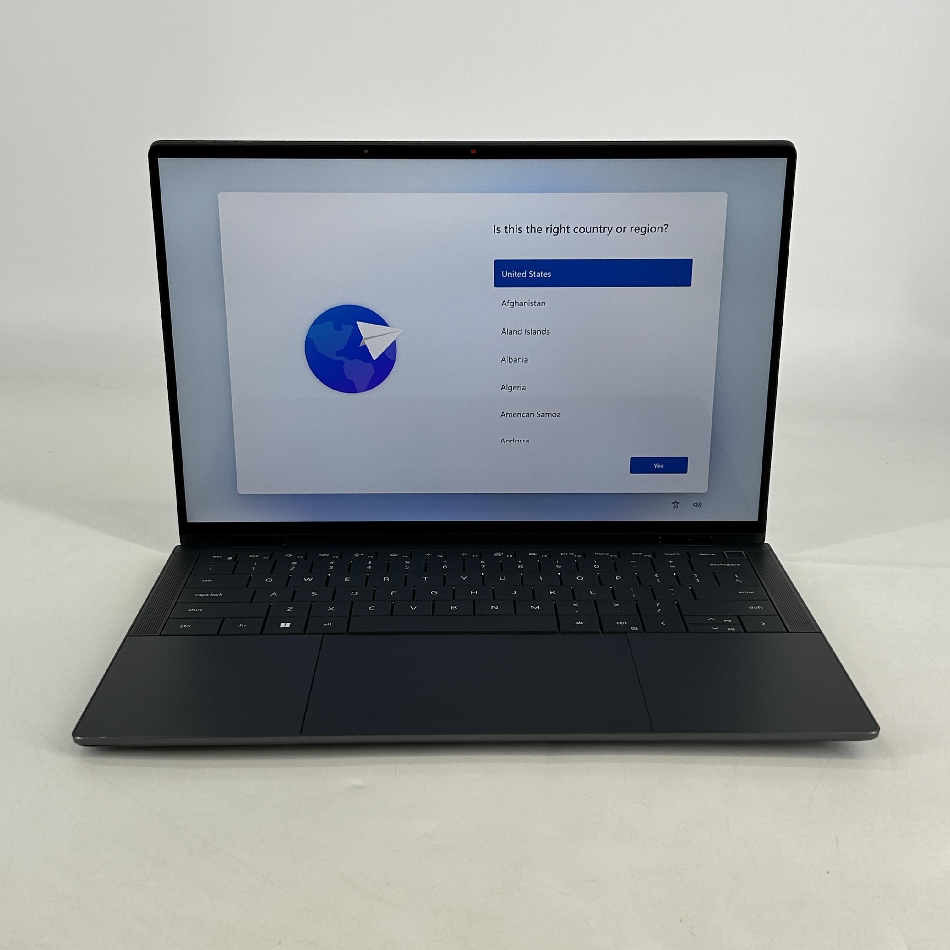 Dell Latitude 9440 (2-in-1) 14 Gray 1.8 GHz Intel Core i7 13th Gen. 32GB RAM 1TB Solid State Drive
