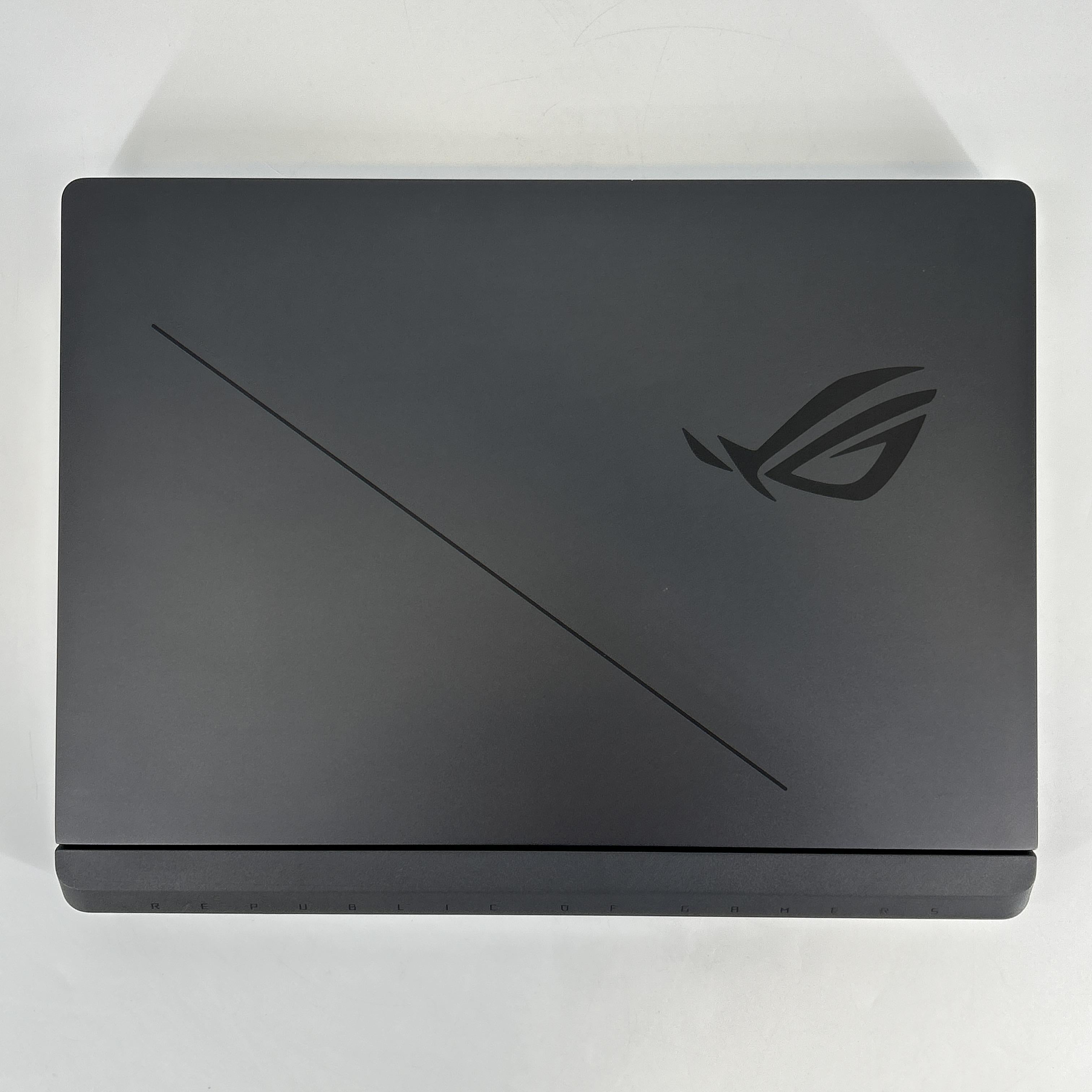 Asus ROG Strix G16 G615 16 Black 2.7 GHz Intel Core Ultra 9 Series 2 32GB RAM 1TB Solid State Drive NVIDIA GeForce RTX 5070 Ti 12 GB