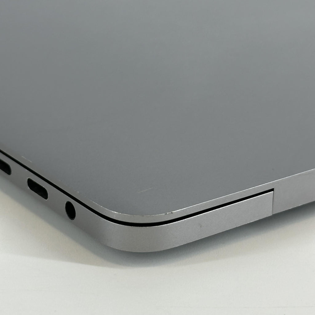 Apple MacBook Pro 15 Touch Bar 2017 Space Gray 3.1 GHz Intel Core i7 7th Gen. 16GB RAM 1TB Solid State Drive AMD Radeon Pro 560 4 GB
