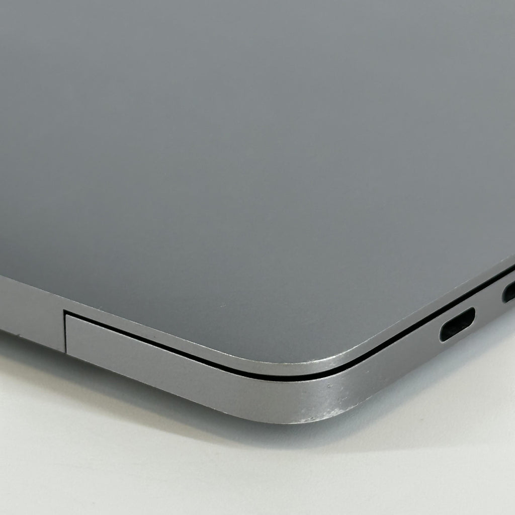 Apple MacBook Pro 15 Touch Bar 2017 Space Gray 3.1 GHz Intel Core i7 7th Gen. 16GB RAM 1TB Solid State Drive AMD Radeon Pro 560 4 GB