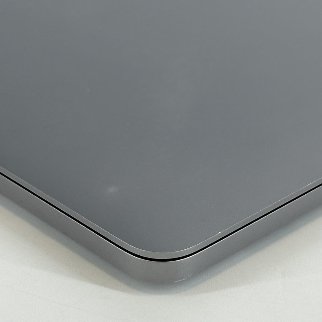 Apple MacBook Pro 15 Touch Bar 2017 Space Gray 3.1 GHz Intel Core i7 7th Gen. 16GB RAM 1TB Solid State Drive AMD Radeon Pro 560 4 GB