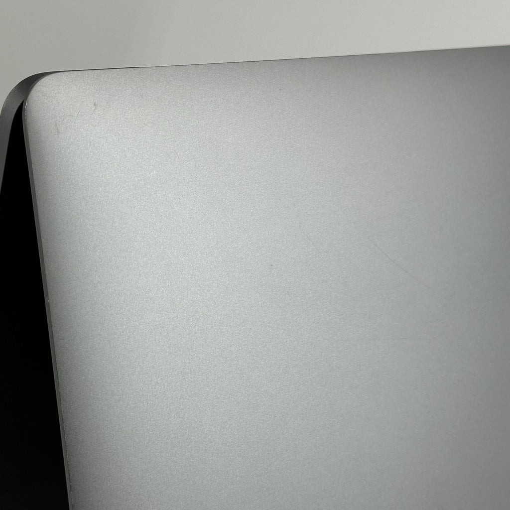 Apple MacBook Pro 15 Touch Bar 2017 Space Gray 3.1 GHz Intel Core i7 7th Gen. 16GB RAM 1TB Solid State Drive AMD Radeon Pro 560 4 GB