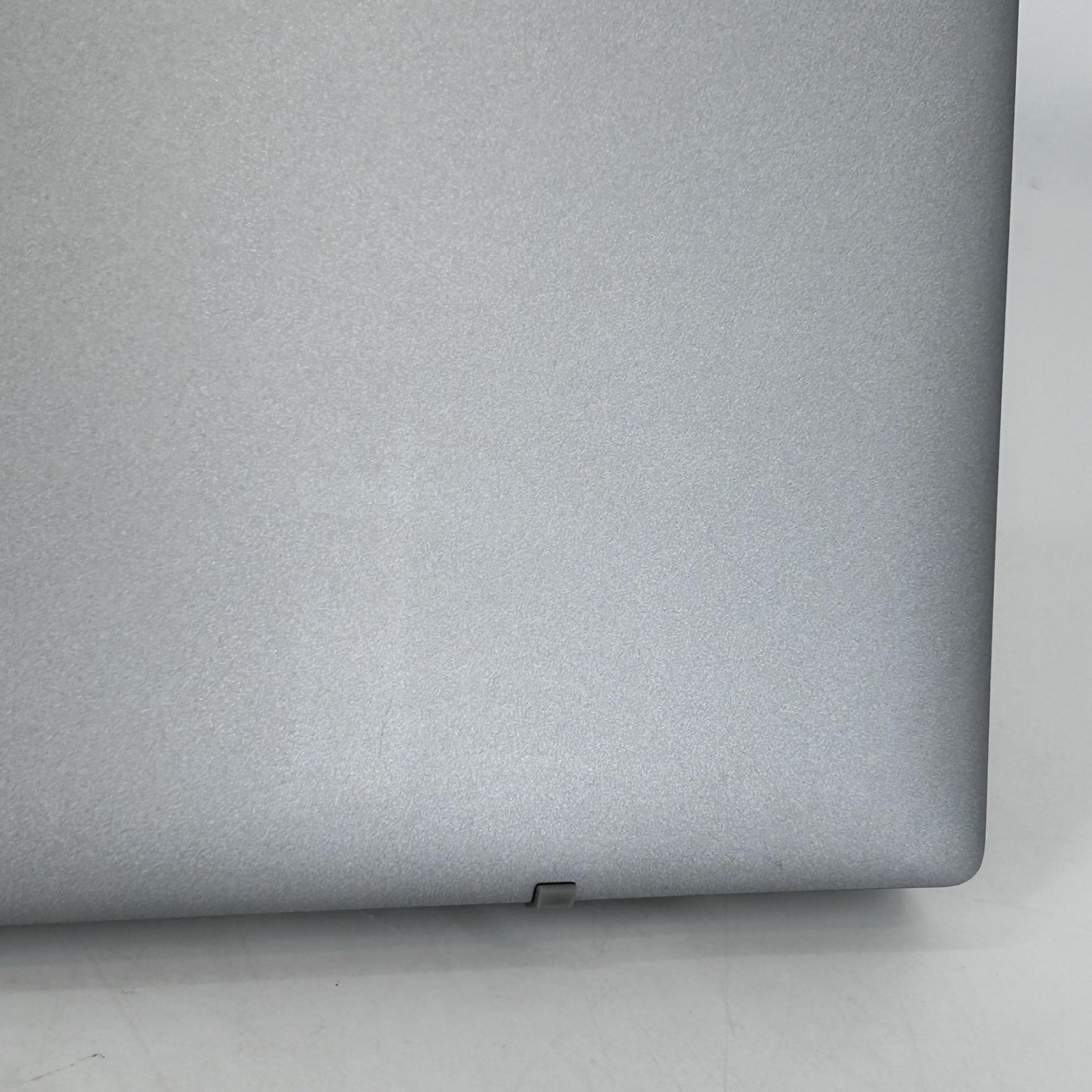 Dell Latitude 3320 13.3 Gray 2.6 GHz Intel Core i5 11th Gen. 16GB RAM 512GB Solid State Drive