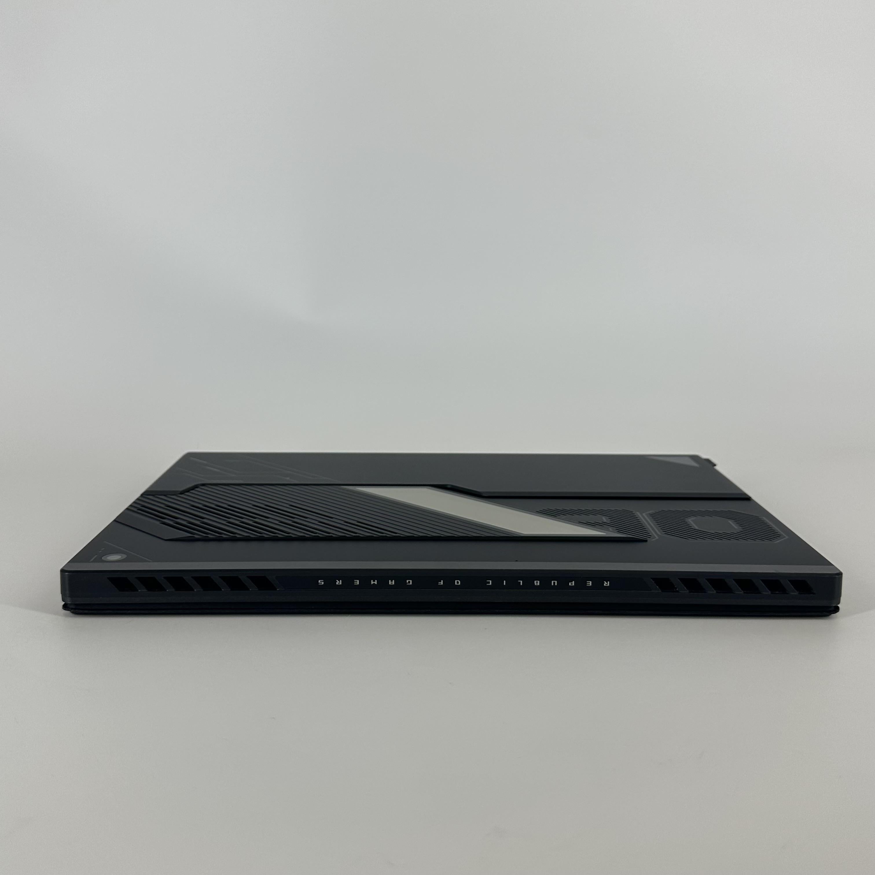 Asus ROG Flow Z13 GZ302 13.4 Black 3.0 GHz AMD Ryzen AI MAX+ 395 32GB RAM 2TB Solid State Drive