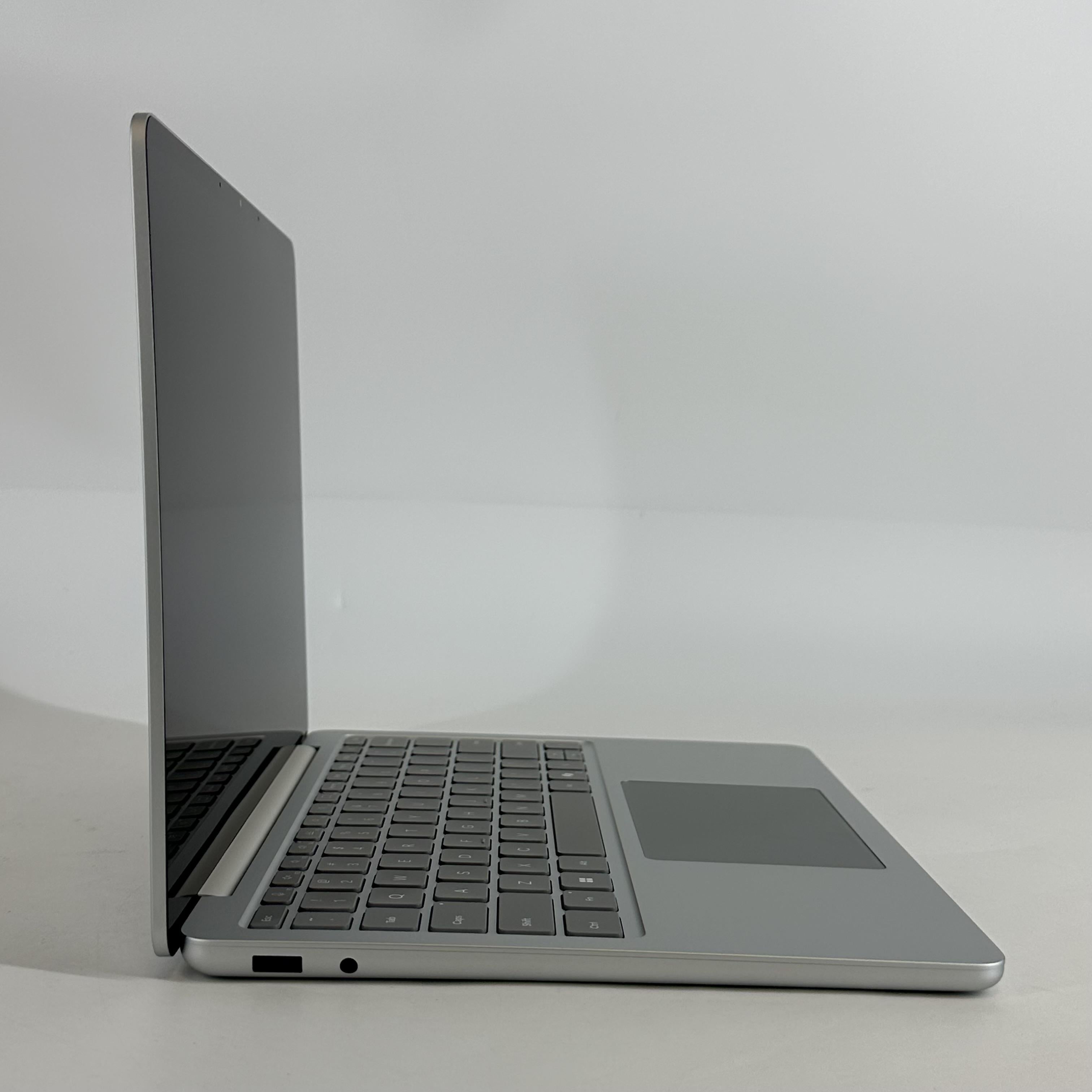 Microsoft Surface Laptop 13 Silver 3.3 GHz Qualcomm Snapdragon X Plus 16GB RAM 256GB UniversalFlashStorage