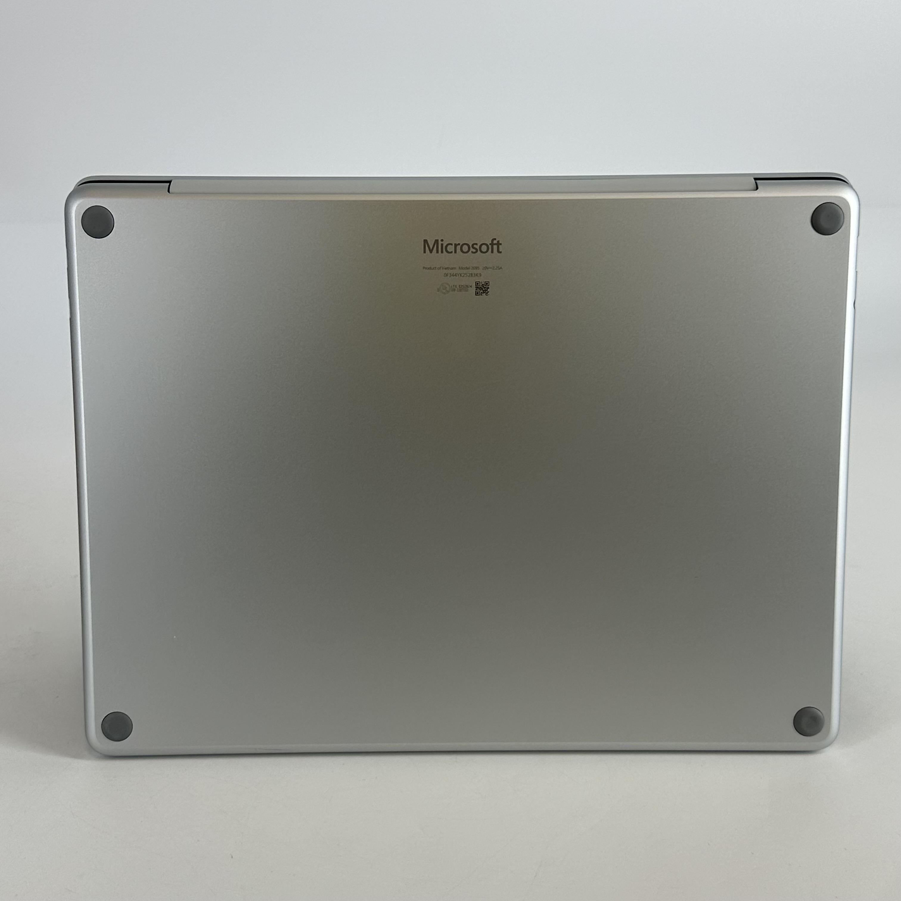 Microsoft Surface Laptop 13 Silver 3.3 GHz Qualcomm Snapdragon X Plus 16GB RAM 256GB UniversalFlashStorage