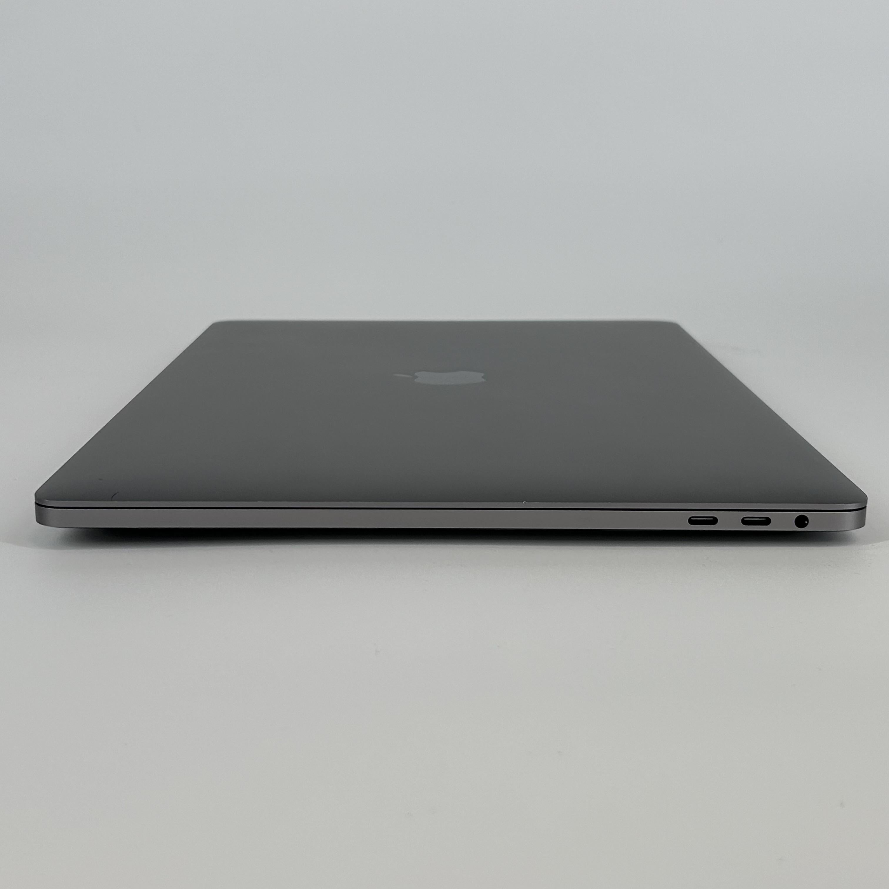 Apple MacBook Pro 15 Touch Bar 2017 Space Gray 3.1 GHz Intel Core i7 7th Gen. 16GB RAM 512GB Solid State Drive AMD Radeon 560 4 GB