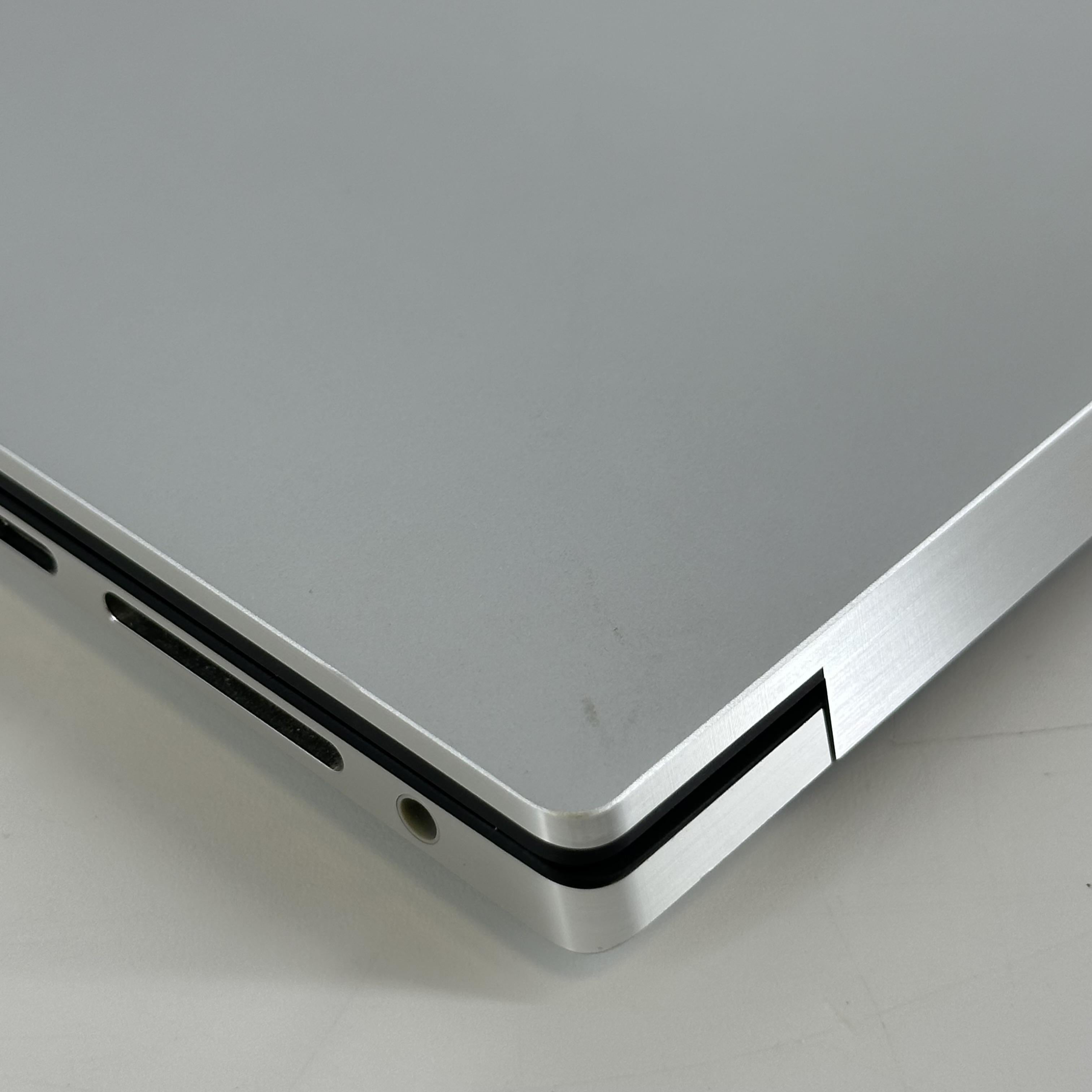 Dell XPS 15 9530 Silver 2.4 GHz Intel Core i7 13th Gen. 16GB RAM 512GB Solid State Drive Intel Arc A370M 4 GB