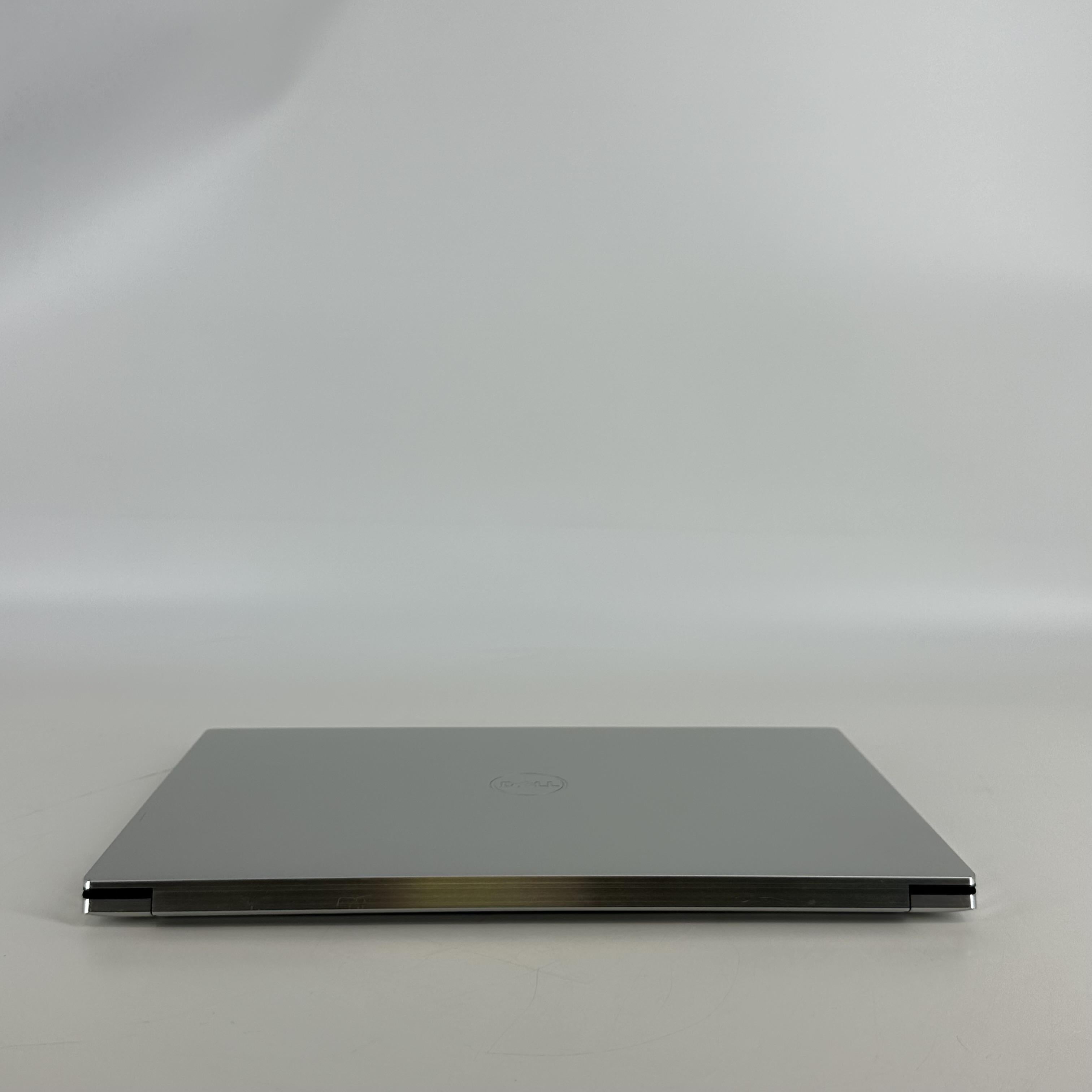 Dell XPS 15 9520 Silver 2.5 GHz Intel Core i9 12th Gen. 32GB RAM 1TB Solid State Drive NVIDIA GeForce RTX 3050 Ti 4 GB