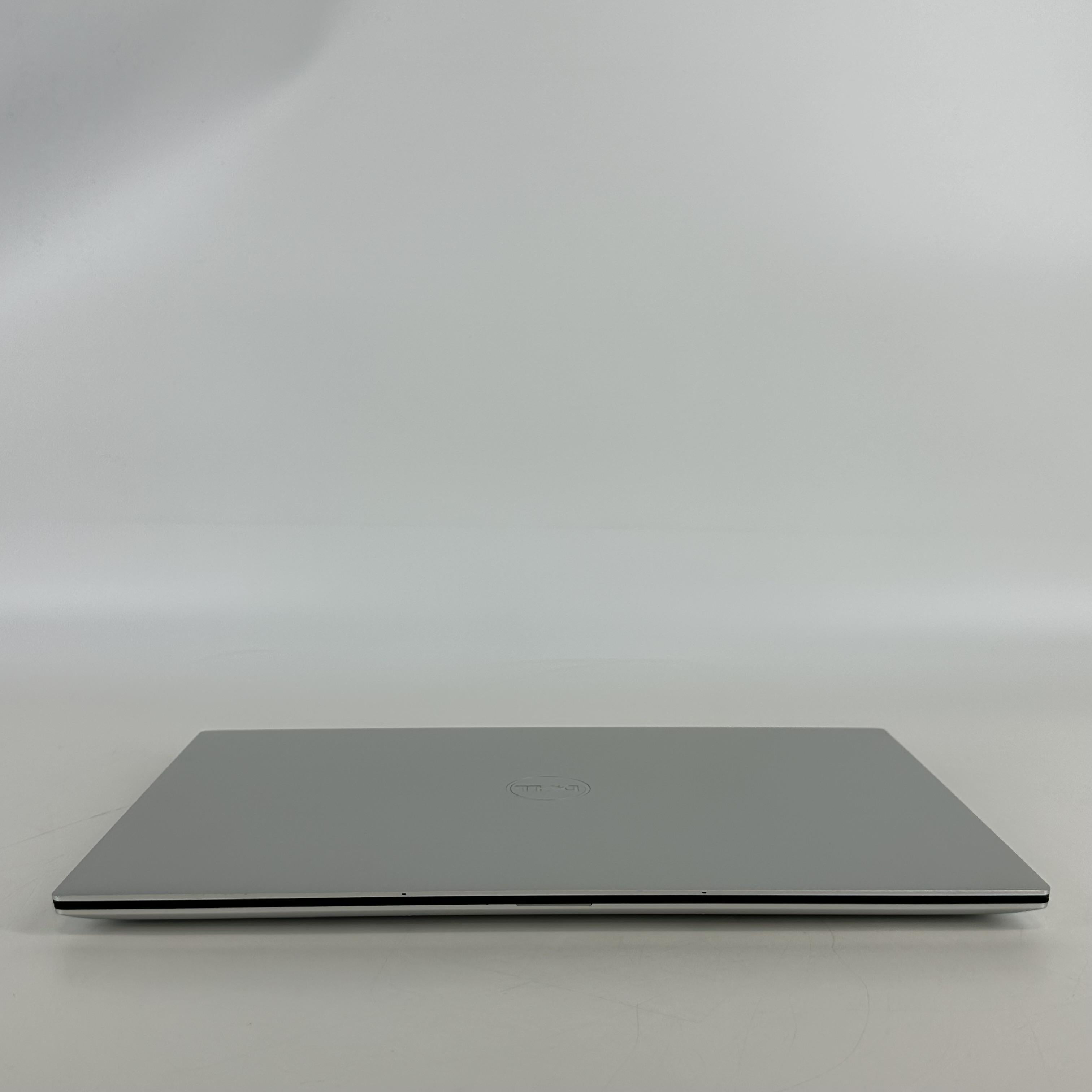 Dell XPS 15 9520 Silver 2.5 GHz Intel Core i9 12th Gen. 32GB RAM 1TB Solid State Drive NVIDIA GeForce RTX 3050 Ti 4 GB