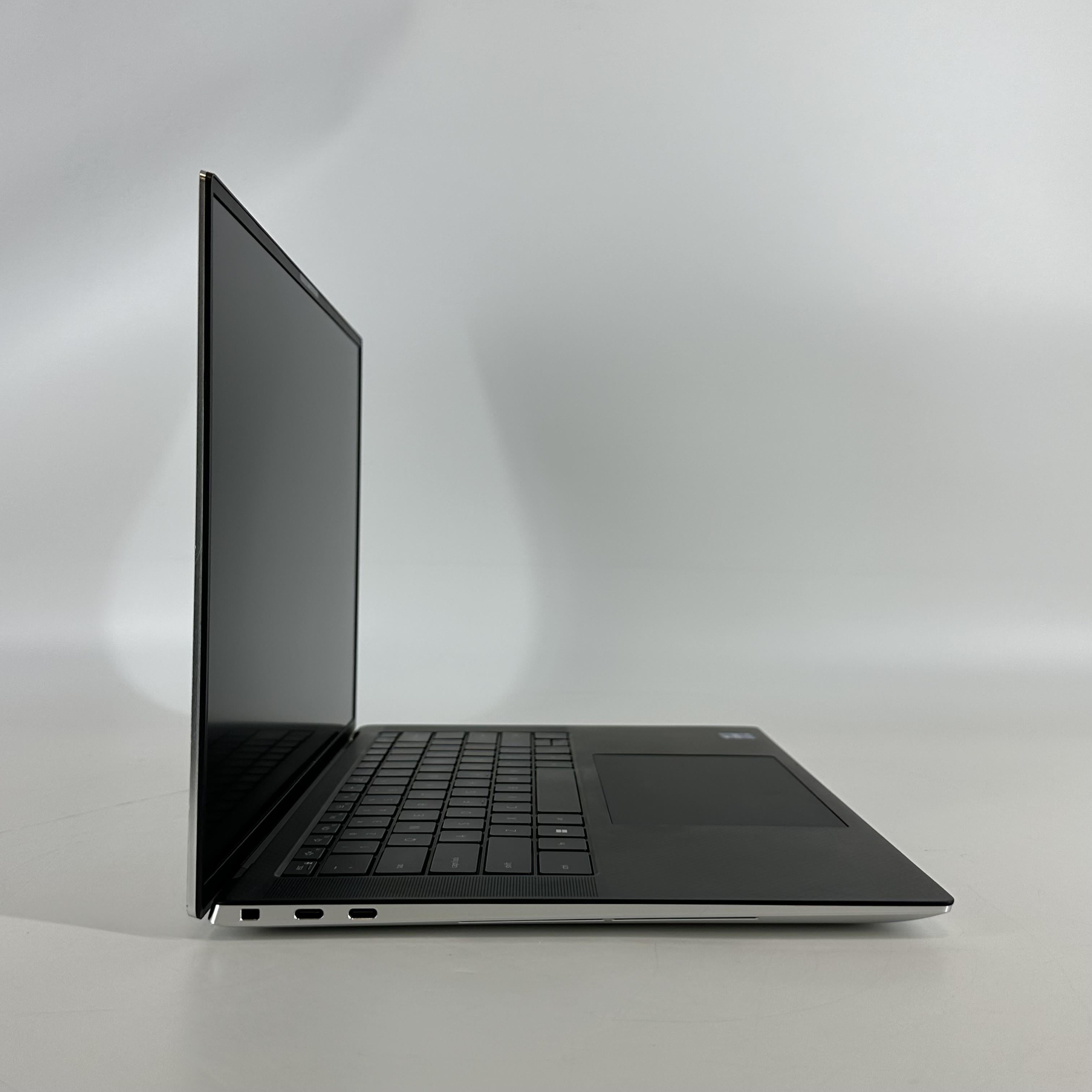 Dell XPS 15 9520 Silver 2.5 GHz Intel Core i9 12th Gen. 32GB RAM 1TB Solid State Drive NVIDIA GeForce RTX 3050 Ti 4 GB