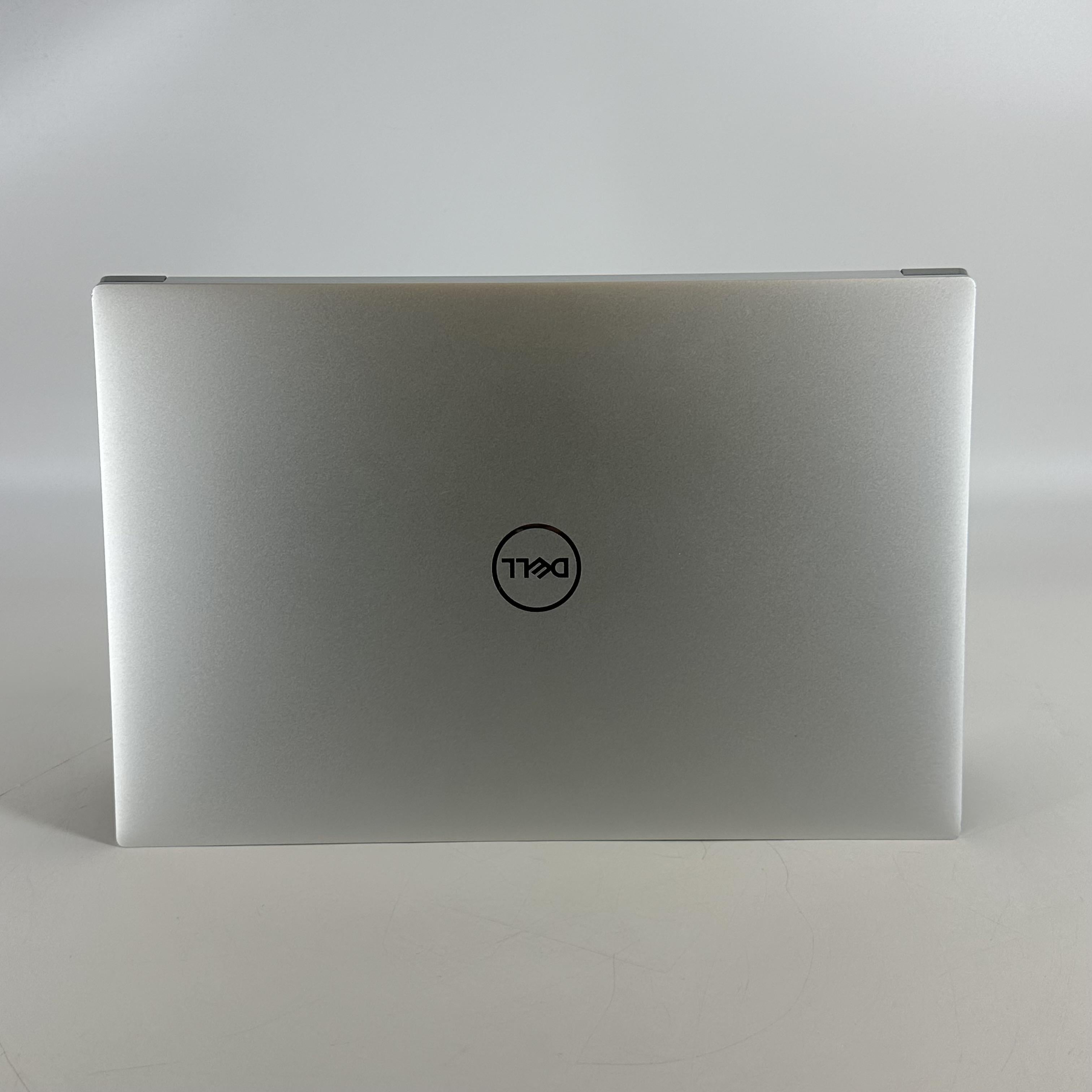 Dell XPS 15 9520 Silver 2.5 GHz Intel Core i9 12th Gen. 32GB RAM 1TB Solid State Drive NVIDIA GeForce RTX 3050 Ti 4 GB