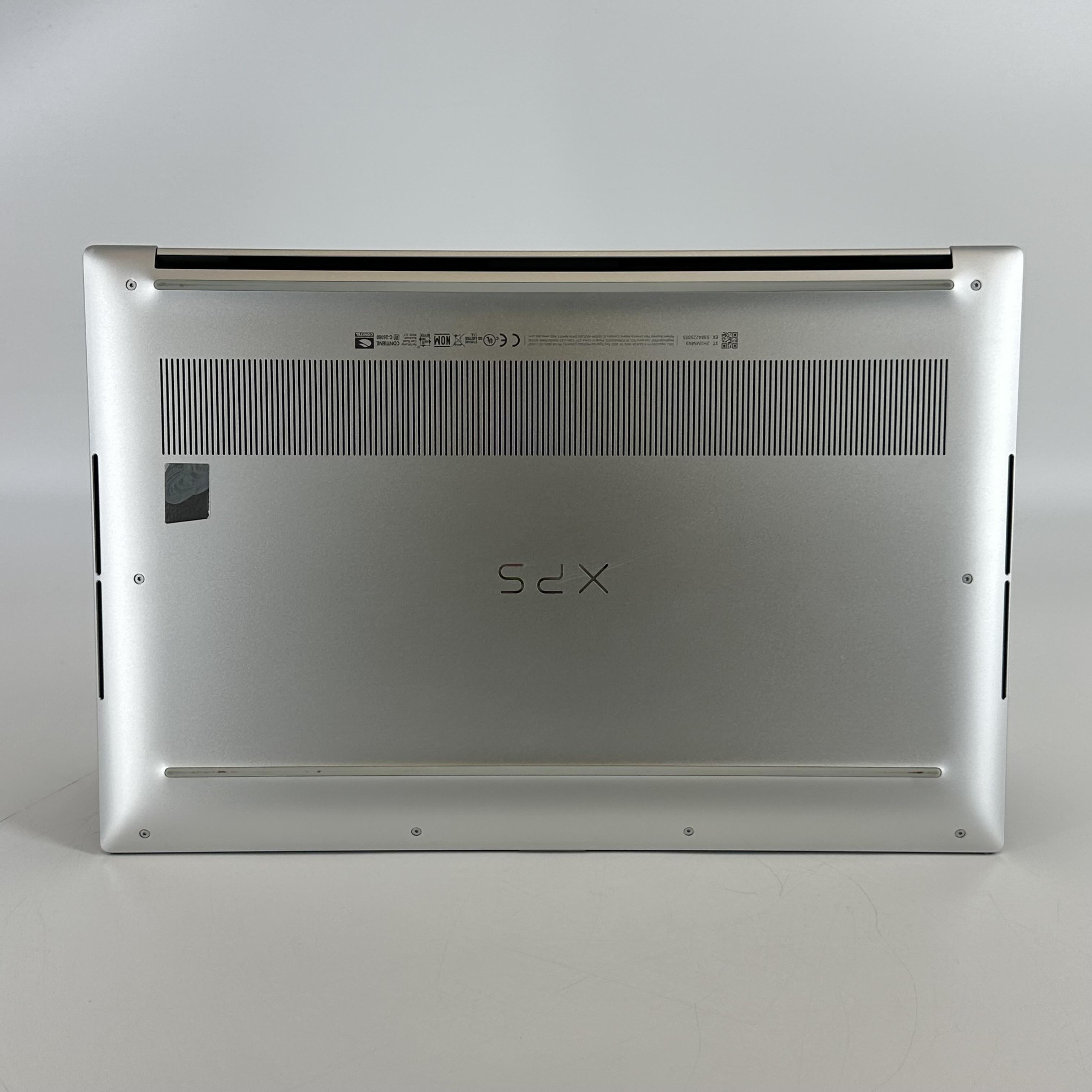 Dell XPS 15 9520 Silver 2.5 GHz Intel Core i9 12th Gen. 32GB RAM 1TB Solid State Drive NVIDIA GeForce RTX 3050 Ti 4 GB