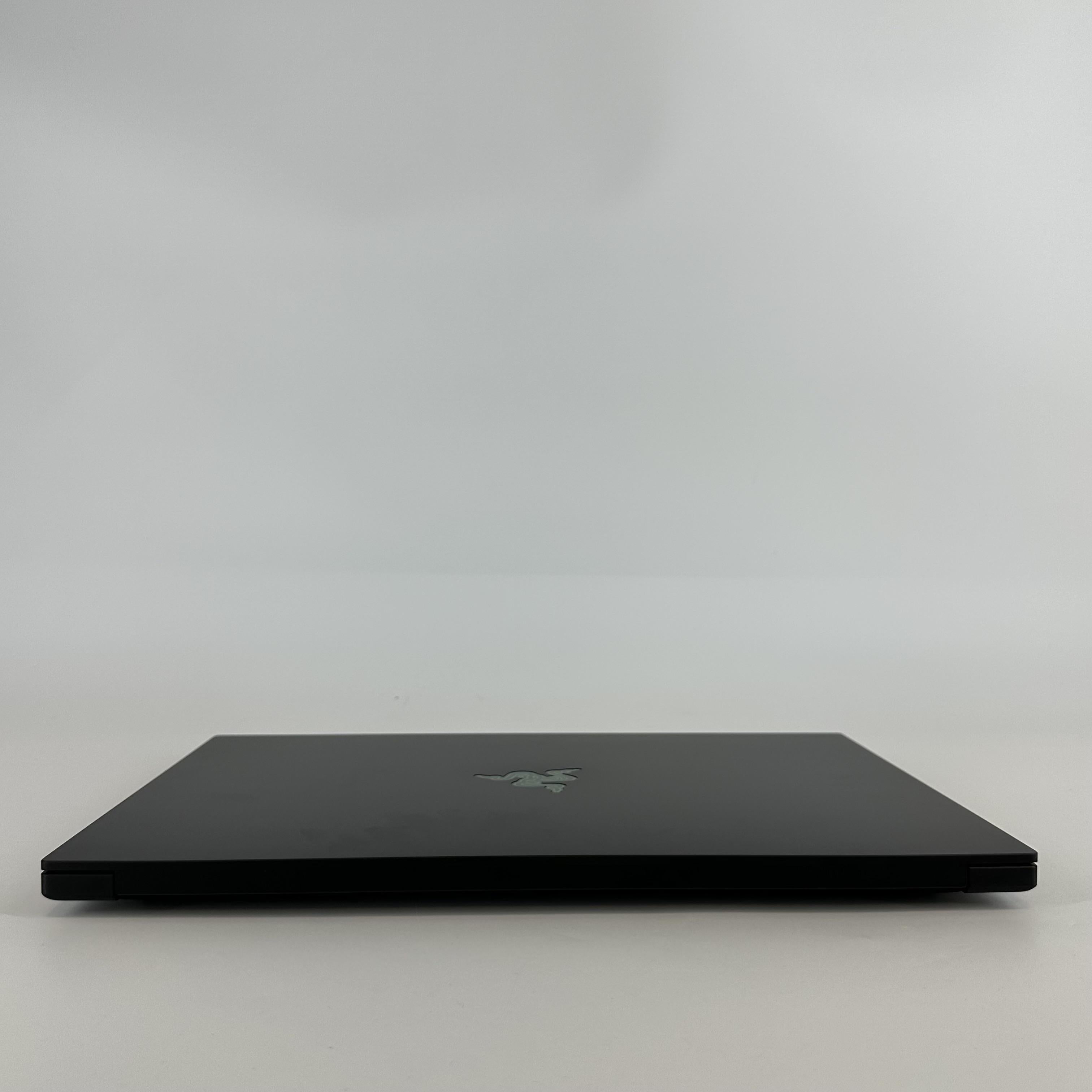 Razer Blade 16 2025 Black 2.0 GHz AMD Ryzen AI 9 365 16GB RAM 1TB Solid State Drive NVIDIA GeForce RTX 5060 8 GB