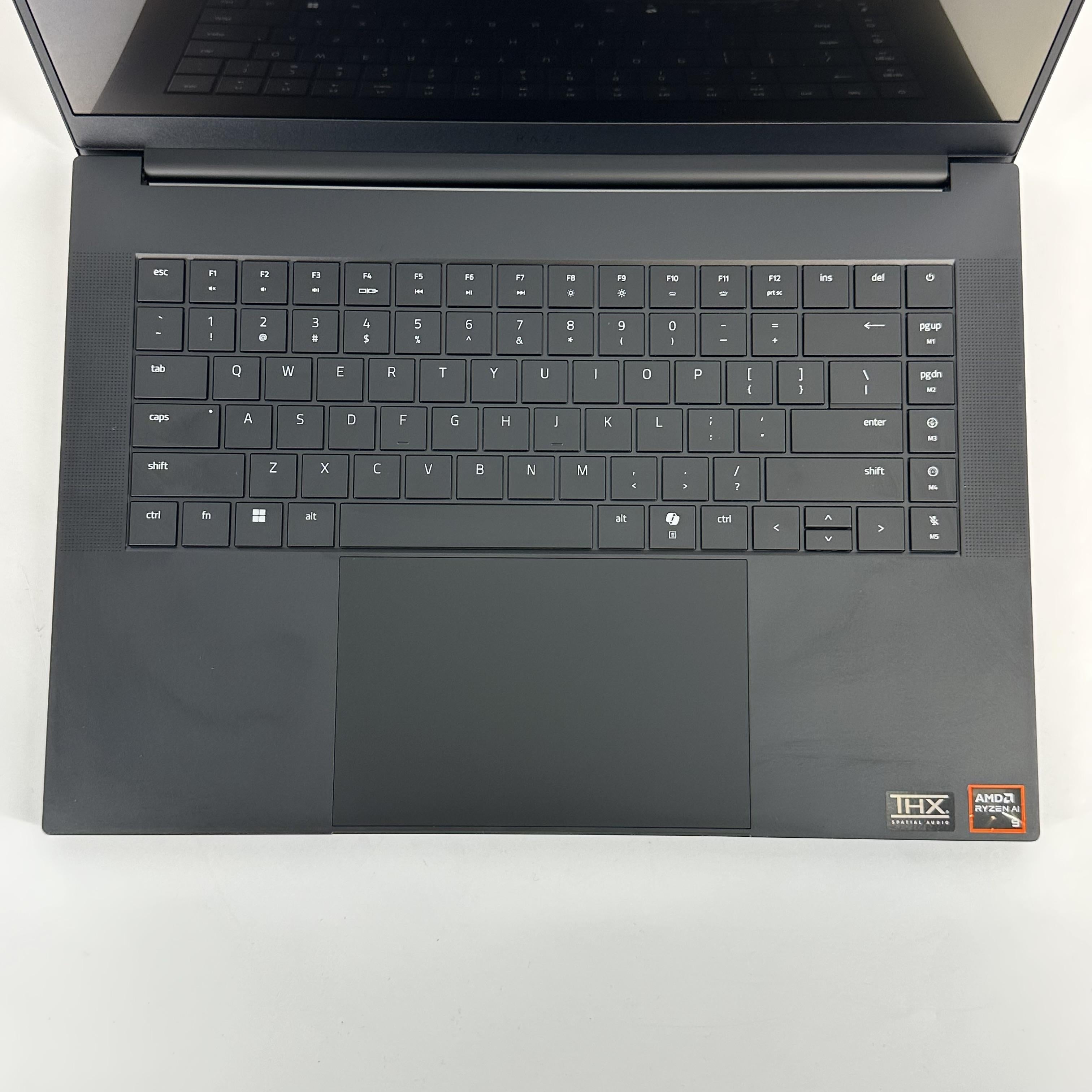 Razer Blade 16 2025 Black 2.0 GHz AMD Ryzen AI 9 365 16GB RAM 1TB Solid State Drive NVIDIA GeForce RTX 5060 8 GB