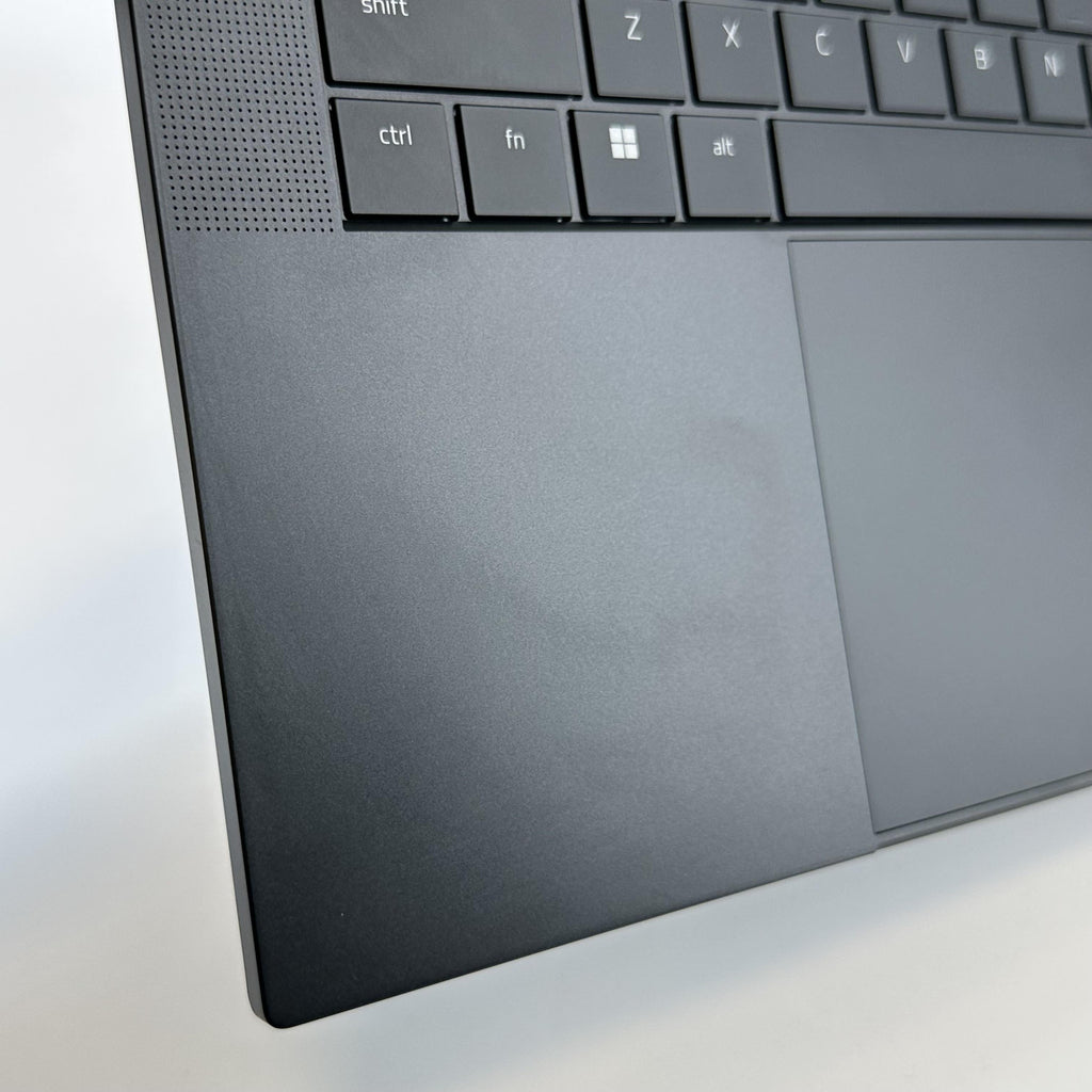 Razer Blade 16 2025 Black 2.0 GHz AMD Ryzen AI 9 365 16GB RAM 1TB Solid State Drive NVIDIA GeForce RTX 5060 8 GB