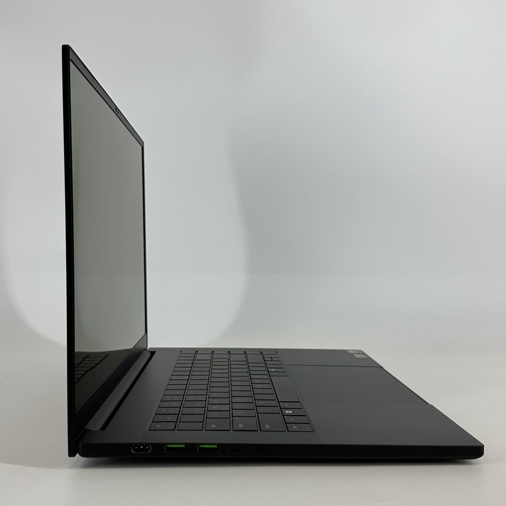 Razer Blade 16 2025 Black 2.0 GHz AMD Ryzen AI 9 365 16GB RAM 1TB Solid State Drive NVIDIA GeForce RTX 5060 8 GB