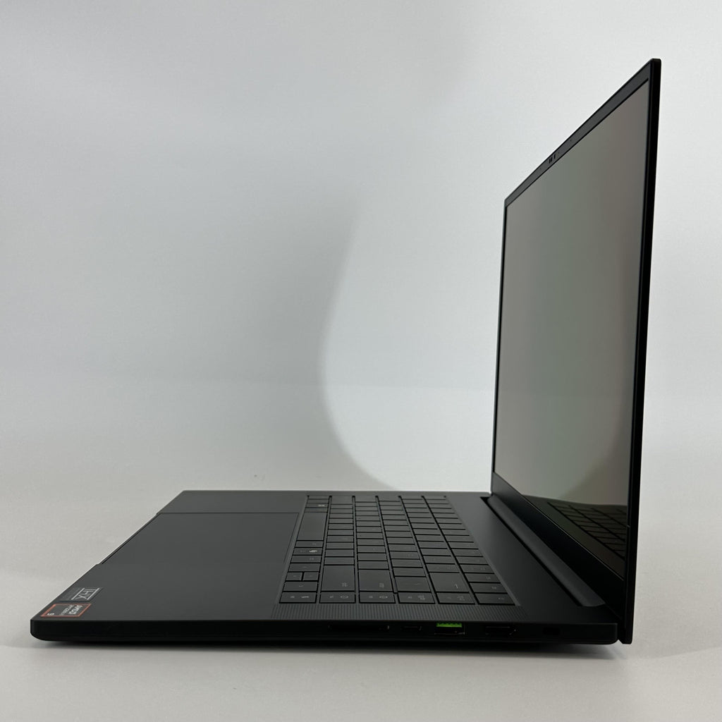 Razer Blade 16 2025 Black 2.0 GHz AMD Ryzen AI 9 365 16GB RAM 1TB Solid State Drive NVIDIA GeForce RTX 5060 8 GB