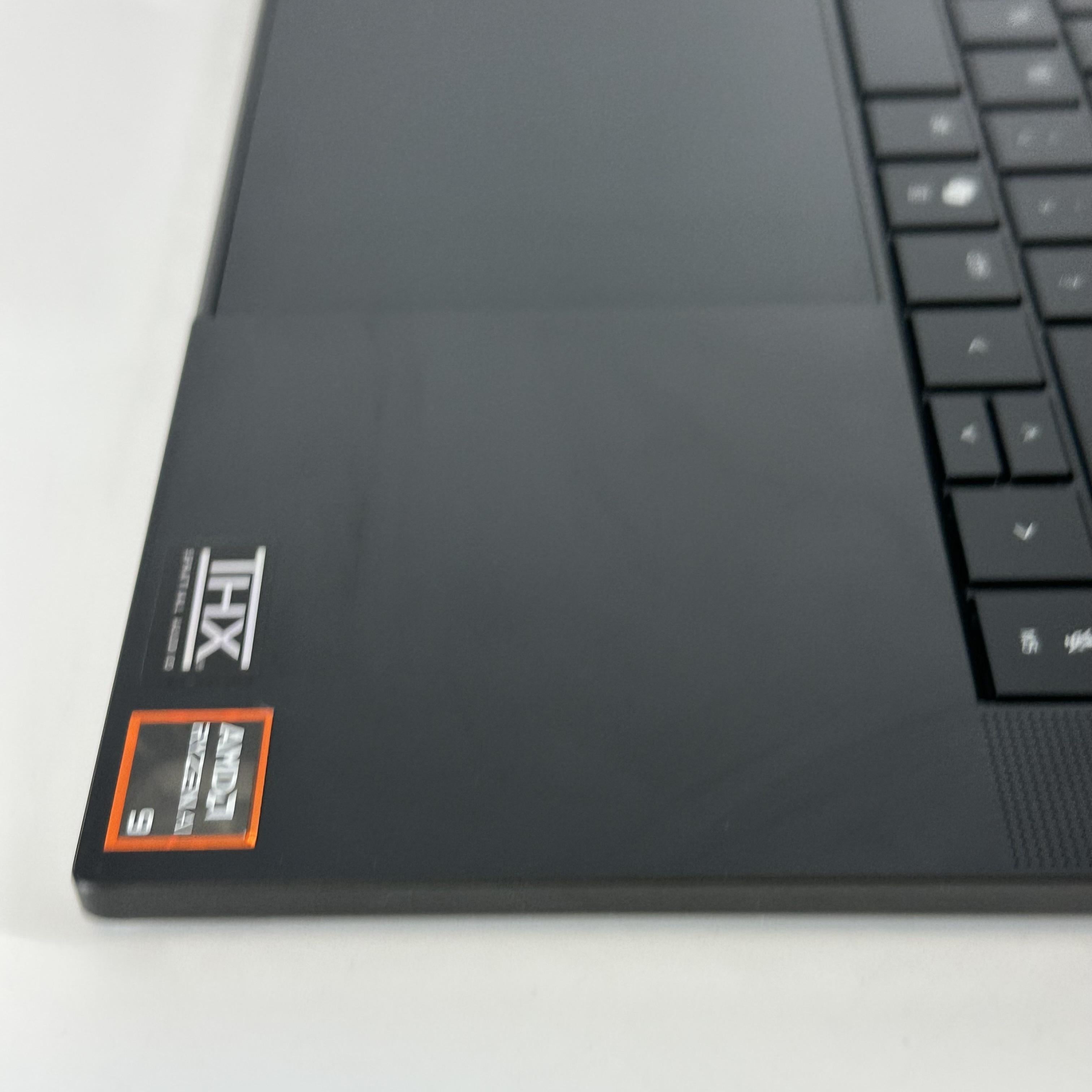 Razer Blade 16 2025 Black 2.0 GHz AMD Ryzen AI 9 365 16GB RAM 1TB Solid State Drive NVIDIA GeForce RTX 5060 8 GB