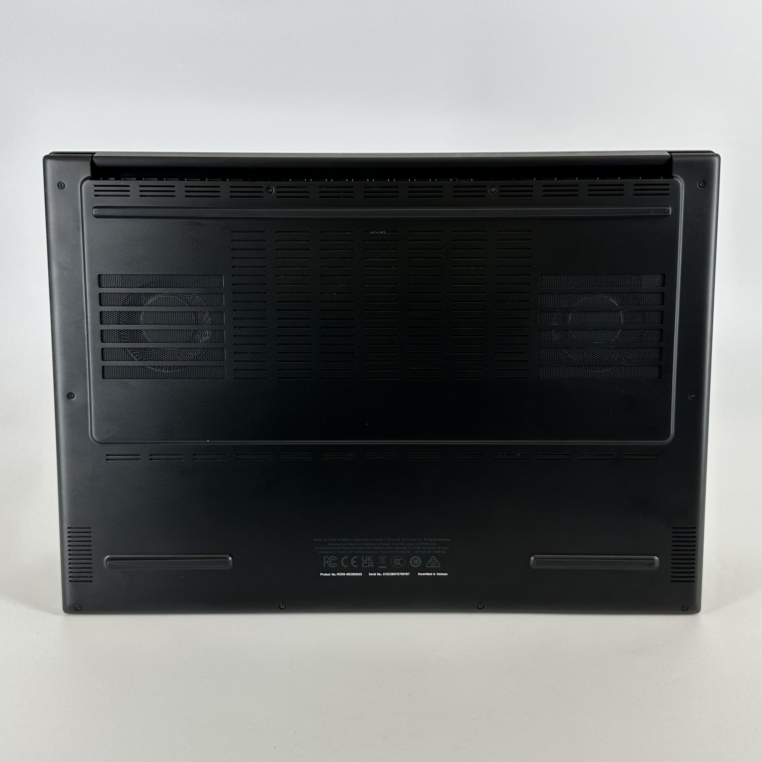 Razer Blade 16 2025 Black 2.0 GHz AMD Ryzen AI 9 365 16GB RAM 1TB Solid State Drive NVIDIA GeForce RTX 5060 8 GB