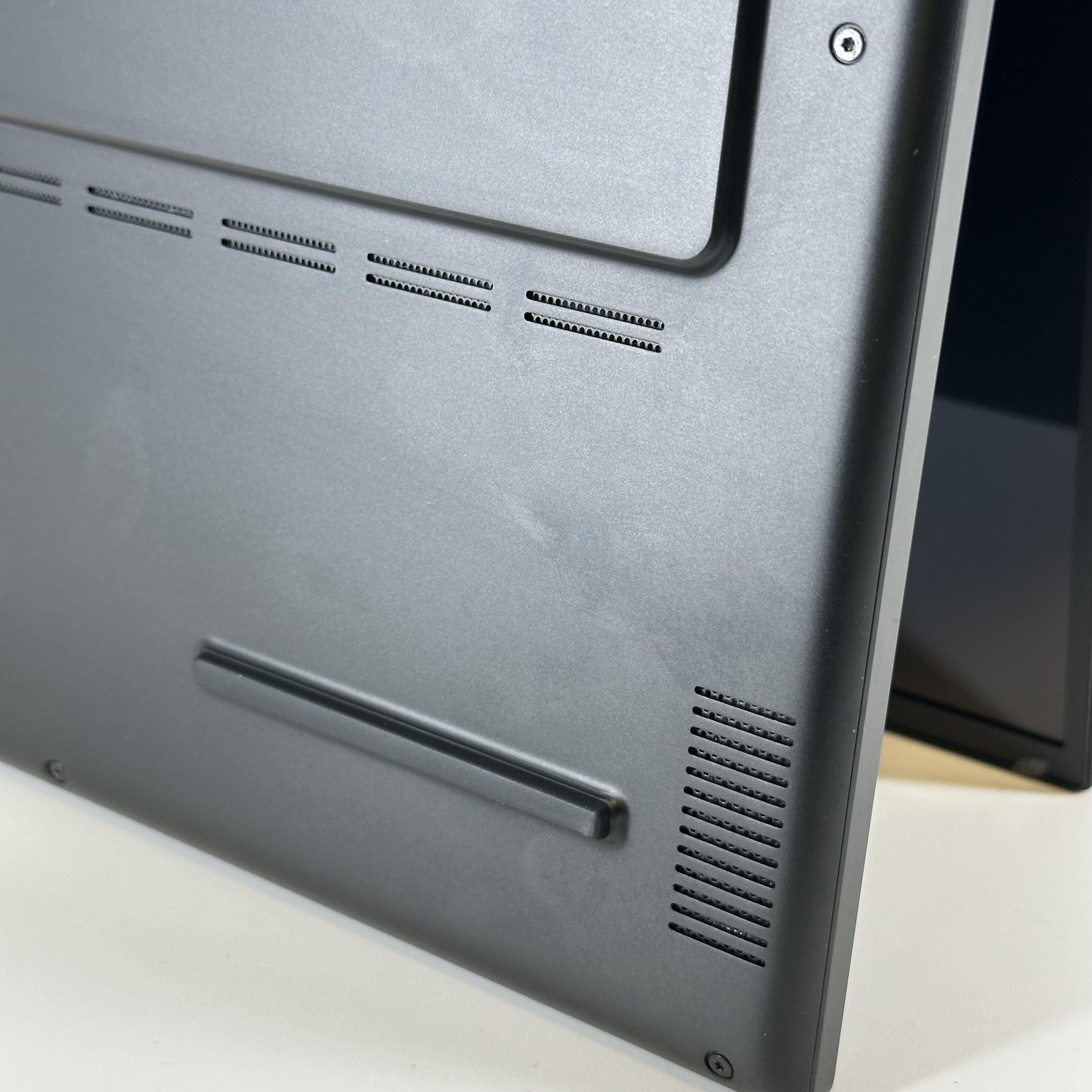 Razer Blade 16 2025 Black 2.0 GHz AMD Ryzen AI 9 365 16GB RAM 1TB Solid State Drive NVIDIA GeForce RTX 5060 8 GB