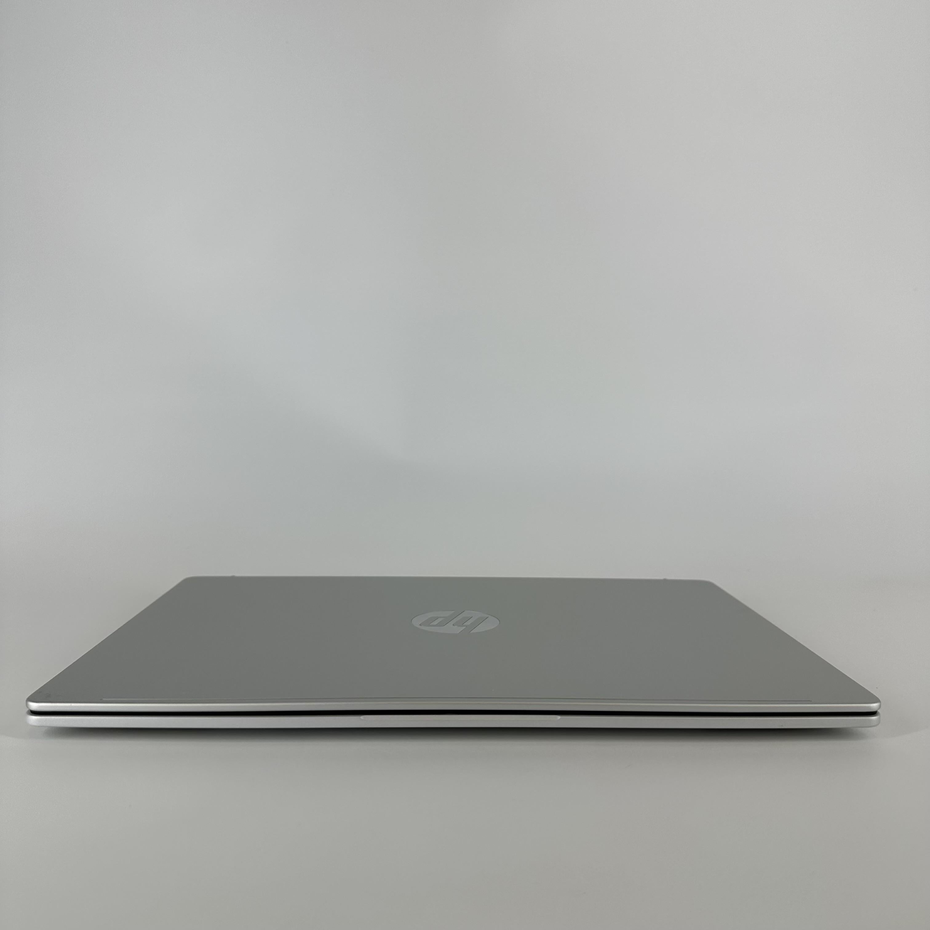 HP OmniBook 5 16 Glacier Silver 2.9 GHz Qualcomm Snapdragon X 16GB RAM 256GB Solid State Drive
