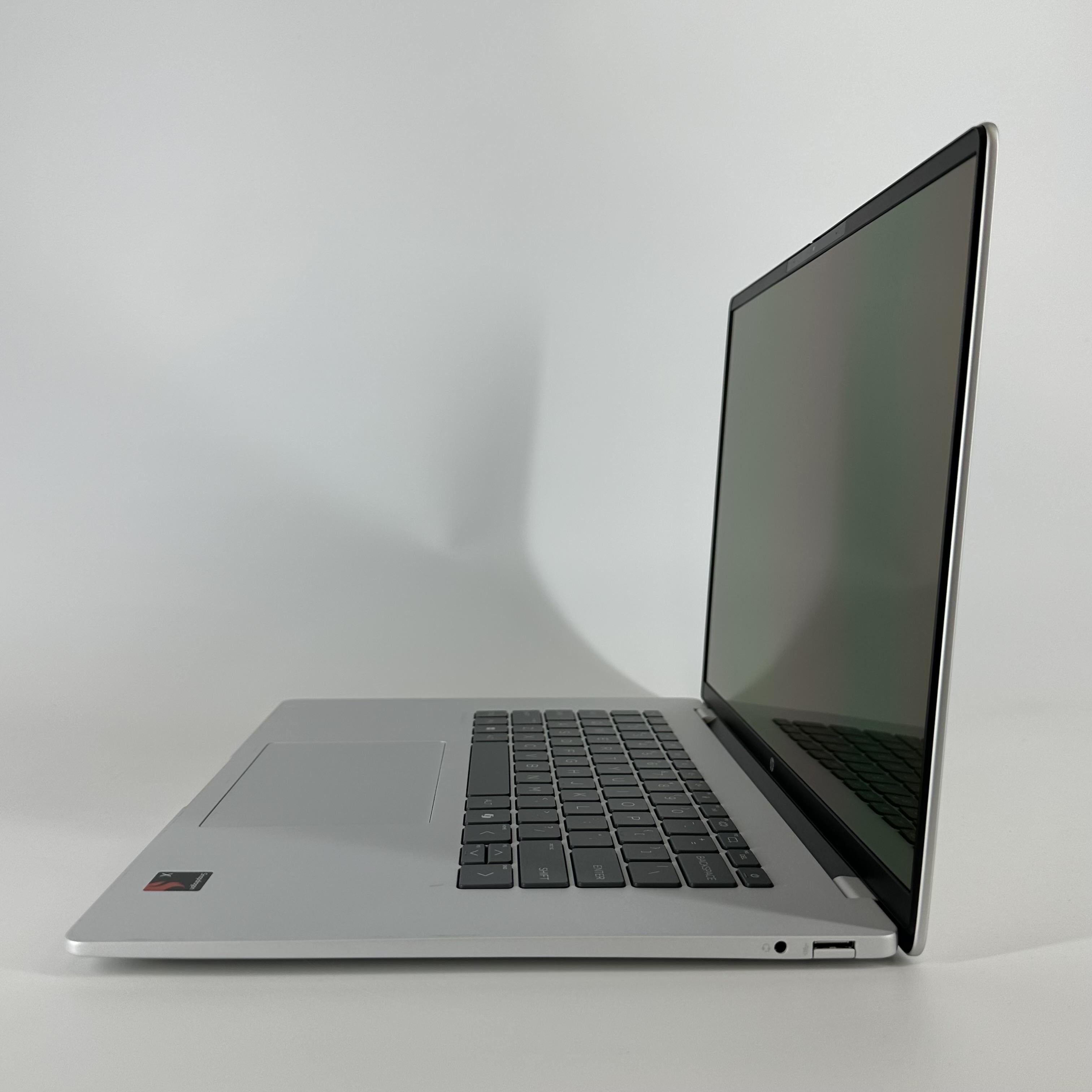 HP OmniBook 5 16 Glacier Silver 2.9 GHz Qualcomm Snapdragon X 16GB RAM 256GB Solid State Drive