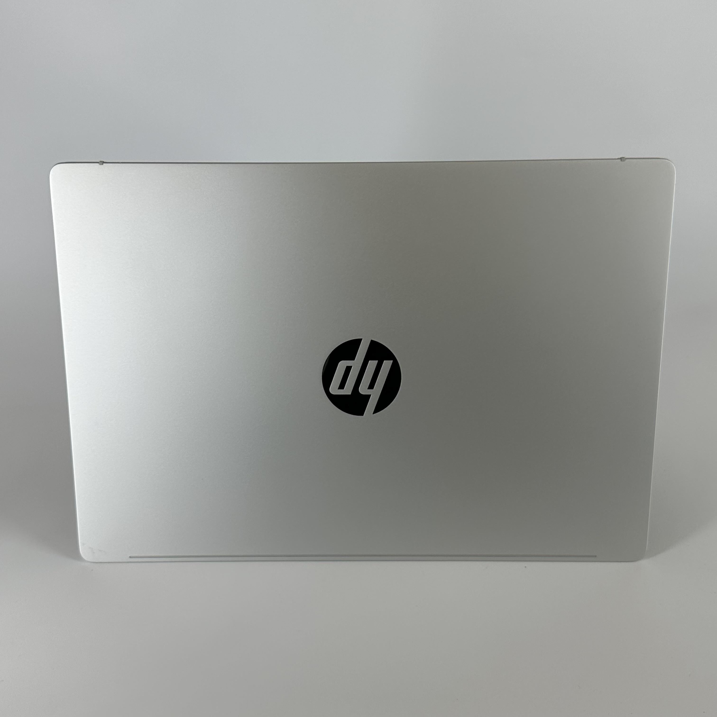 HP OmniBook 5 16 Glacier Silver 2.9 GHz Qualcomm Snapdragon X 16GB RAM 256GB Solid State Drive