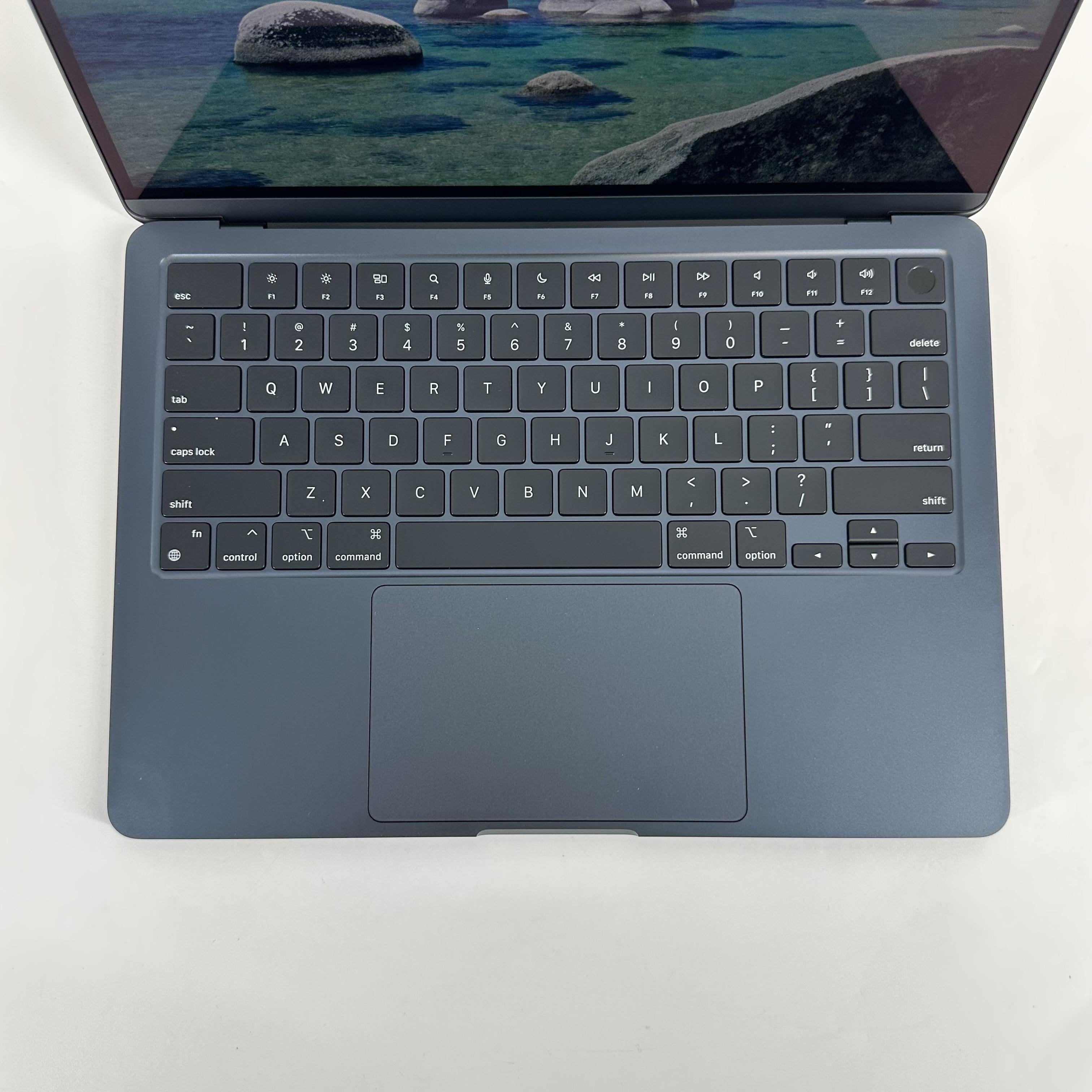 MacBook Air 13 2022 Blue 3.49 GHz M2 8-Core CPU 8GB Unified Memory 256GB Solid State Drive 8-Core GPU