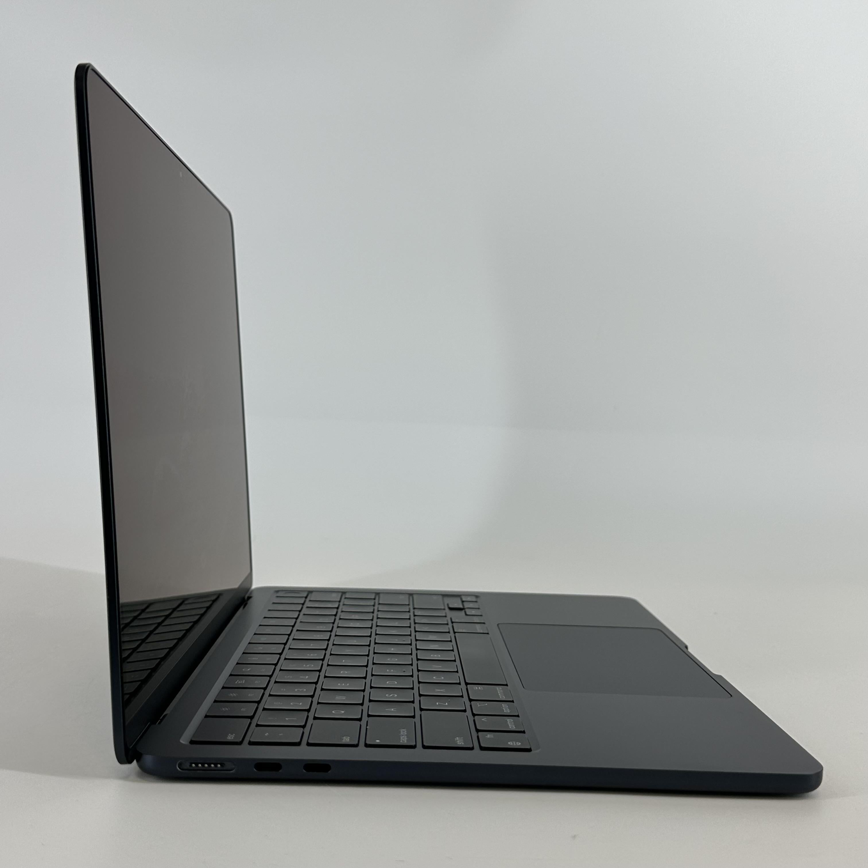 MacBook Air 13 2022 Blue 3.49 GHz M2 8-Core CPU 8GB Unified Memory 256GB Solid State Drive 8-Core GPU