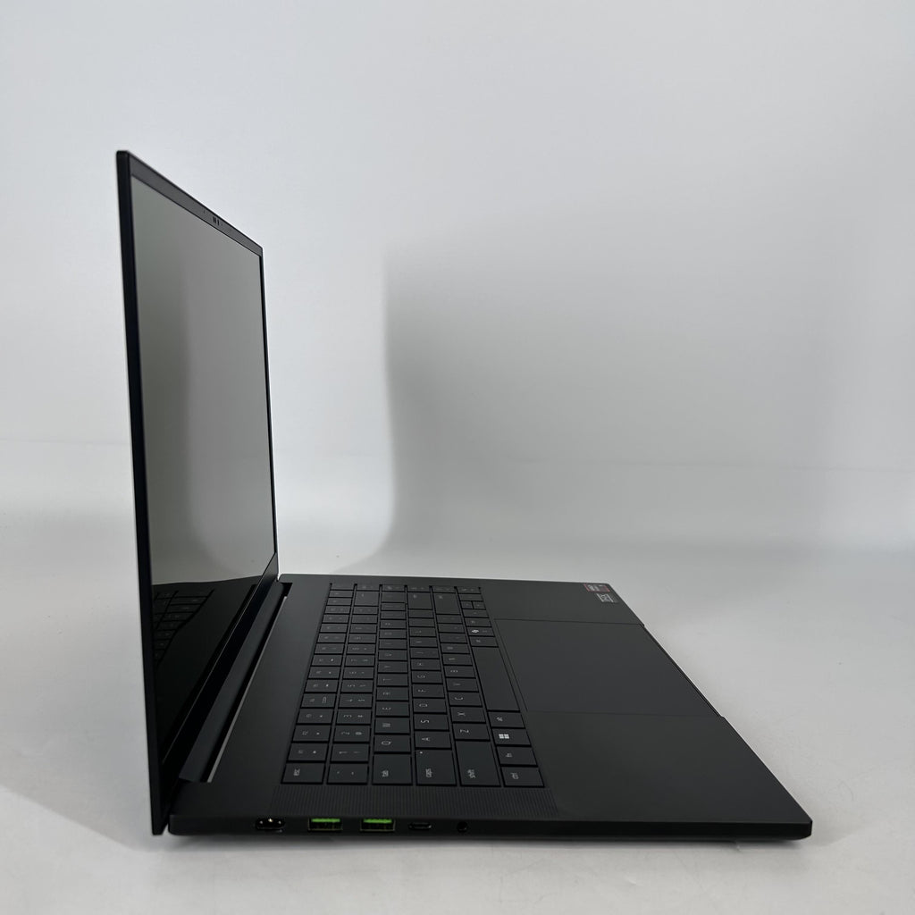Razer Blade 16 2025 Black 2.0 GHz AMD Ryzen AI 9 365 32GB RAM 1TB Solid State Drive NVIDIA GeForce RTX 5070 Ti 12 GB