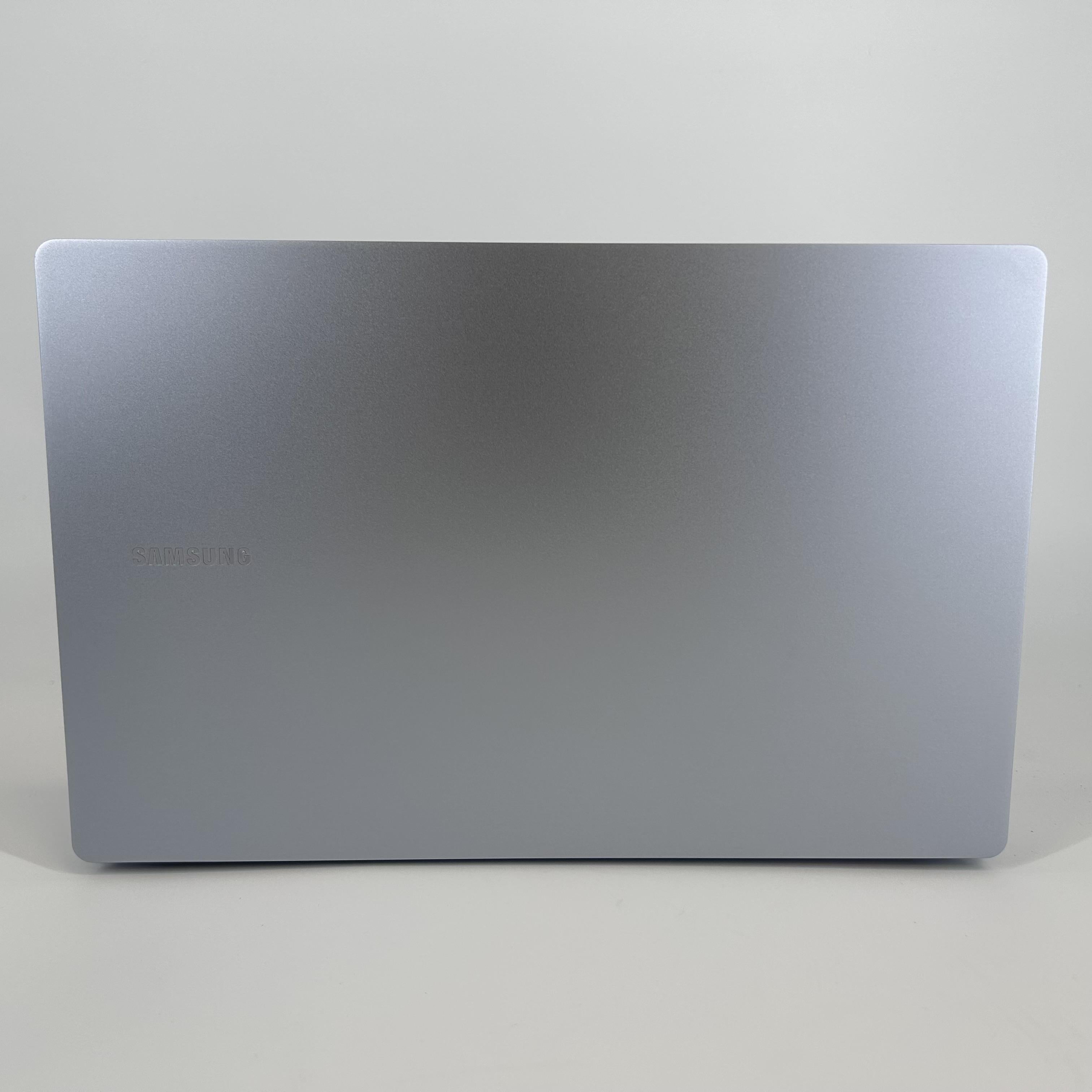 Samsung Galaxy Book4  Edge 15.6 Silver 2.9 GHz Qualcomm Snapdragon X Plus 16GB RAM 512GB Solid State Drive