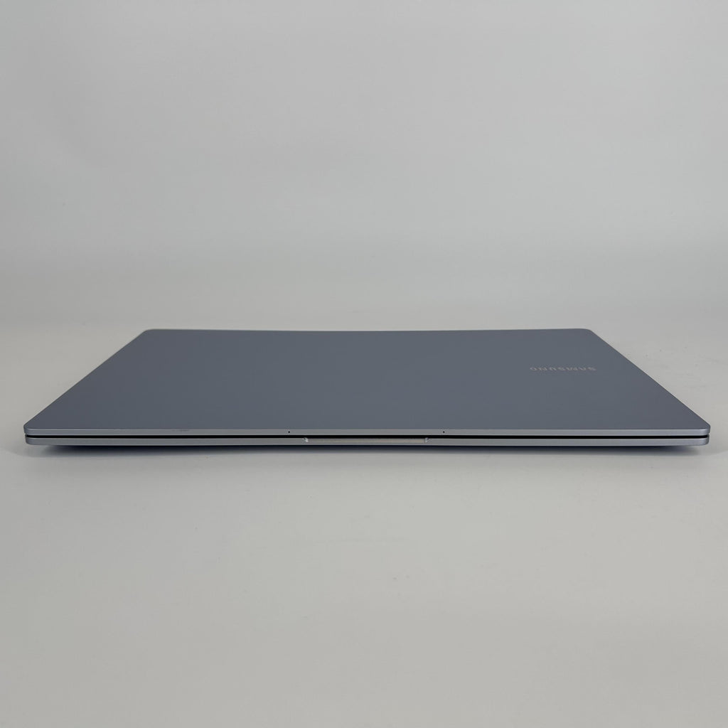 Samsung Galaxy Book4  Edge 15.6 Silver 2.9 GHz Qualcomm Snapdragon X Plus 16GB RAM 512GB Solid State Drive