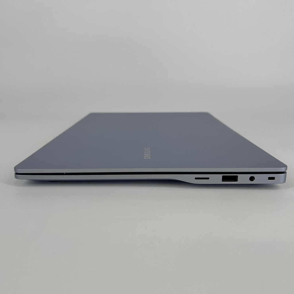 Samsung Galaxy Book4  Edge 15.6 Silver 2.9 GHz Qualcomm Snapdragon X Plus 16GB RAM 512GB Solid State Drive