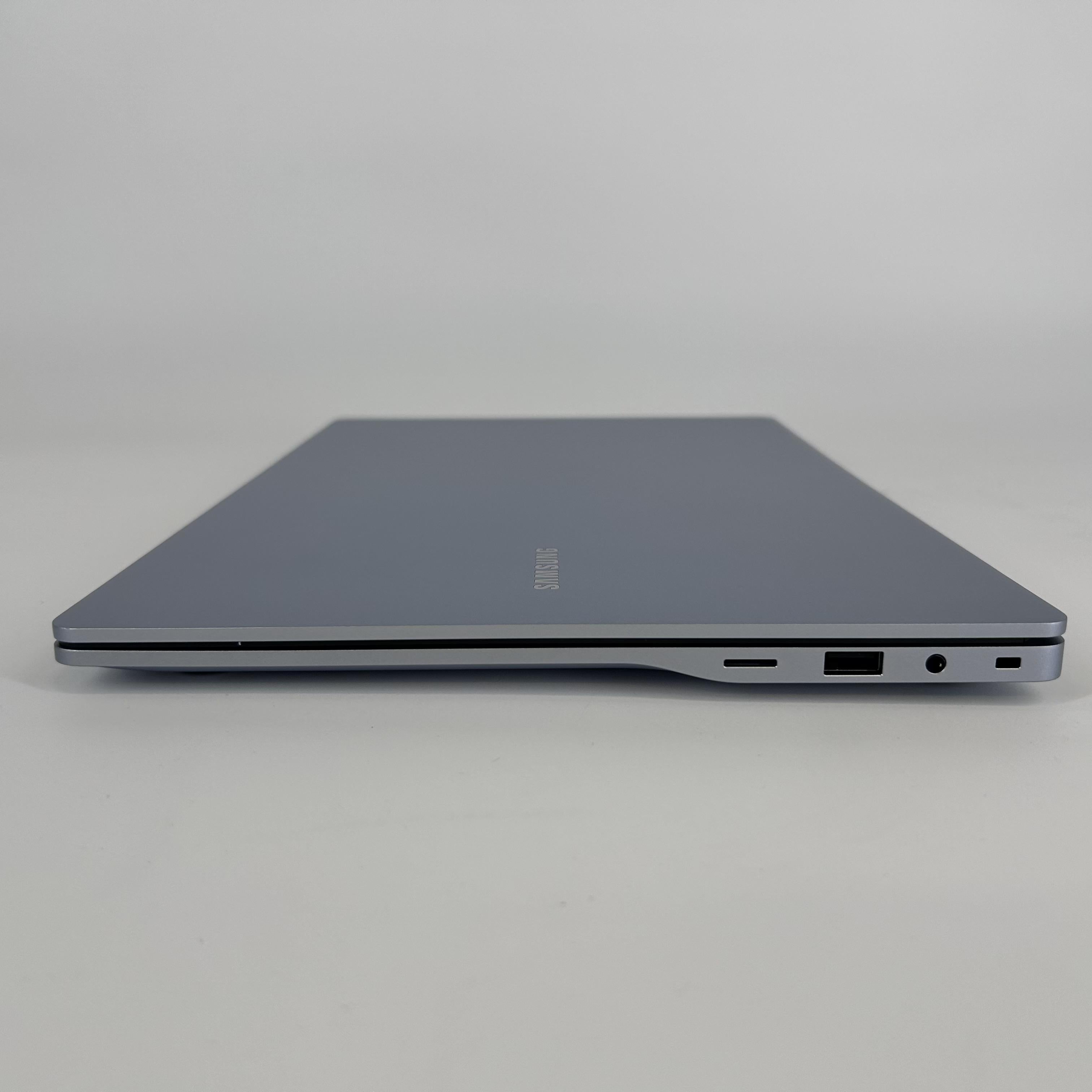 Samsung Galaxy Book4  Edge 15.6 Silver 2.9 GHz Qualcomm Snapdragon X Plus 16GB RAM 512GB Solid State Drive