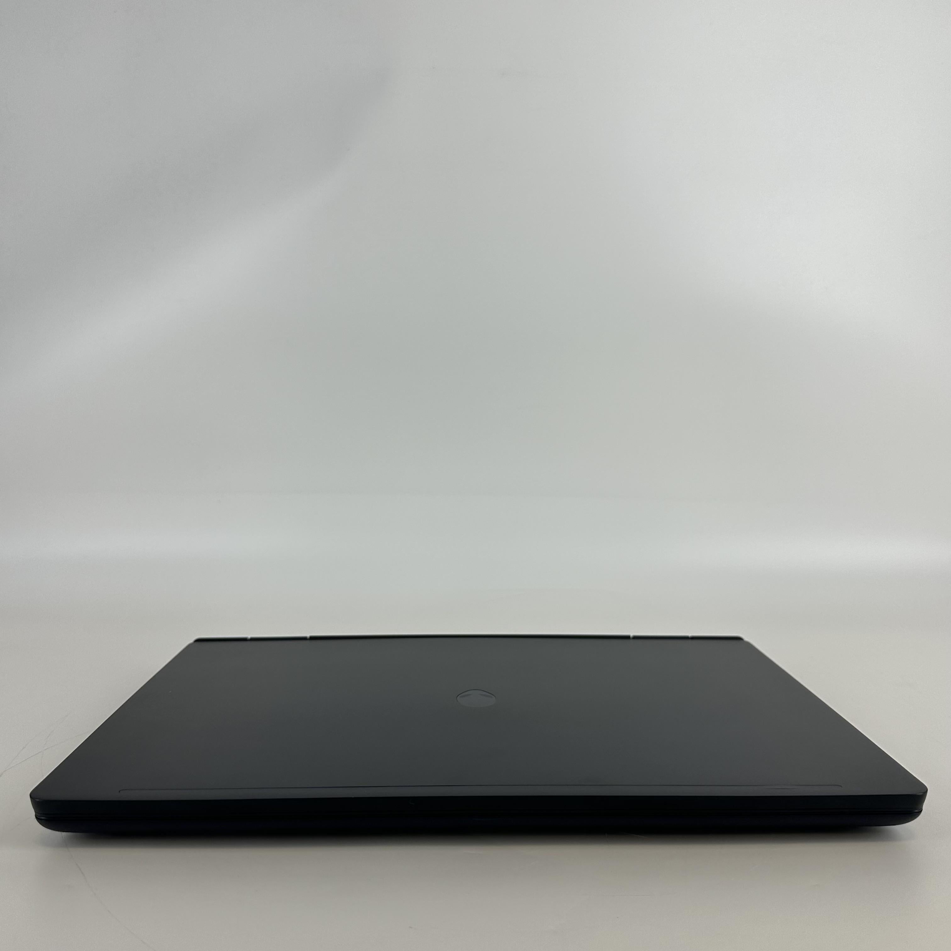 Dell Alienware 16 Aurora Interstellar Indigo 2.5 GHz Intel Core 7 Series 2 32GB RAM 1TB Solid State Drive NVIDIA GeForce RTX 5060 8 GB