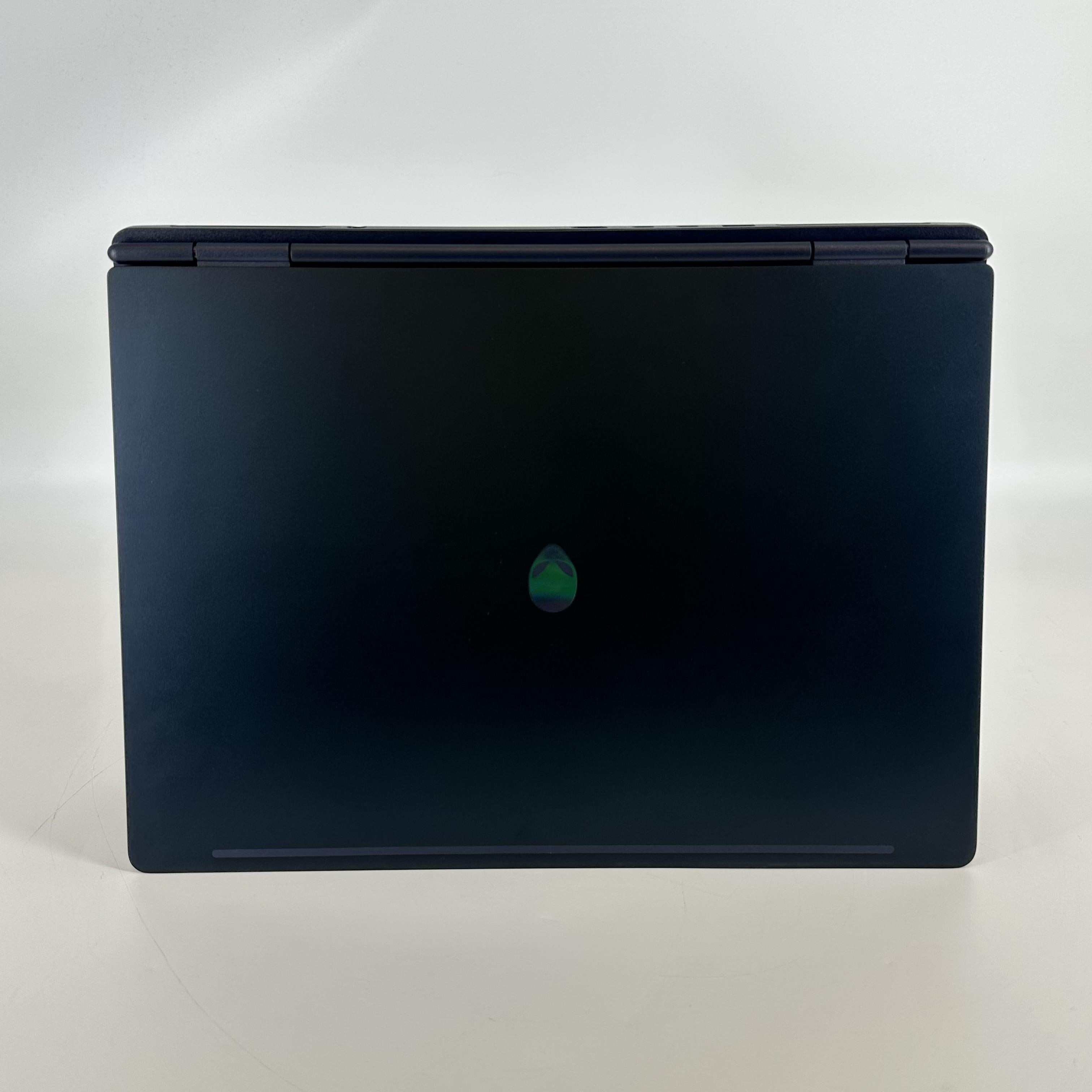Dell Alienware 16 Aurora Interstellar Indigo 2.5 GHz Intel Core 7 Series 2 32GB RAM 1TB Solid State Drive NVIDIA GeForce RTX 5060 8 GB