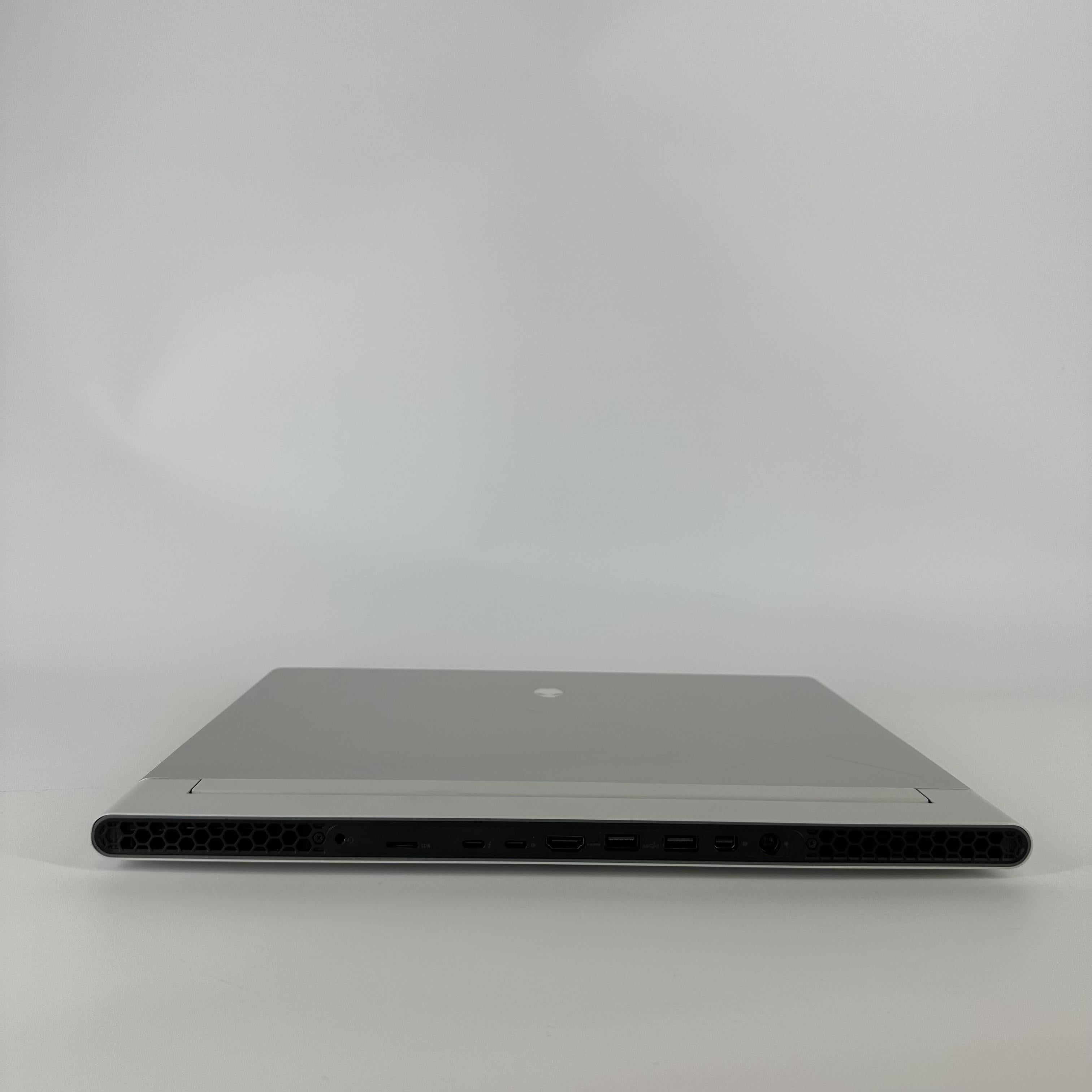 Dell Alienware X16 R2 Silver 2.3 GHz Intel Core Ultra 9 32GB RAM 2TB Solid State Drive NVIDIA GeForce RTX 4090 16 GB