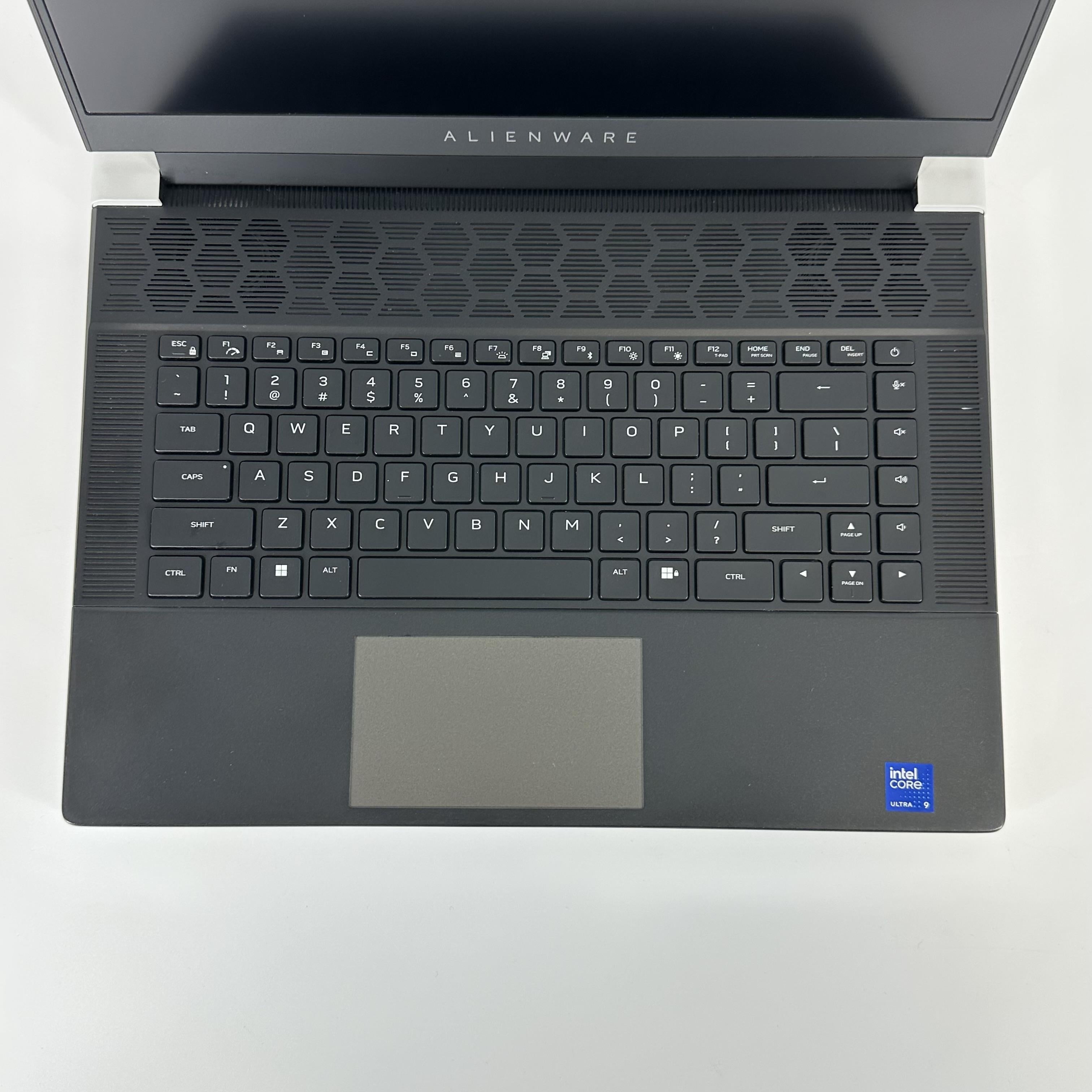 Dell Alienware X16 R2 Silver 2.3 GHz Intel Core Ultra 9 32GB RAM 2TB Solid State Drive NVIDIA GeForce RTX 4090 16 GB