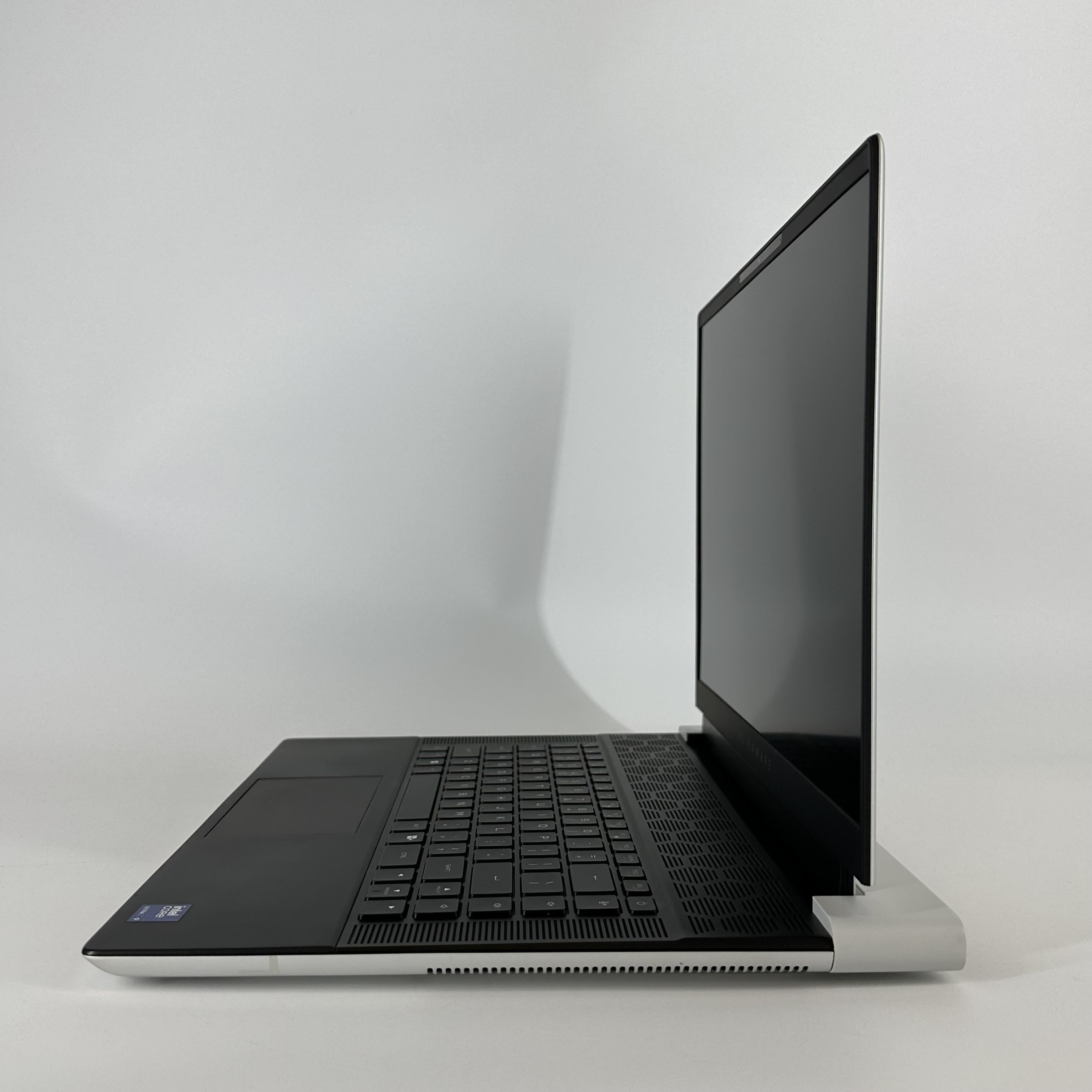 Dell Alienware X16 R2 Silver 2.3 GHz Intel Core Ultra 9 32GB RAM 2TB Solid State Drive NVIDIA GeForce RTX 4090 16 GB