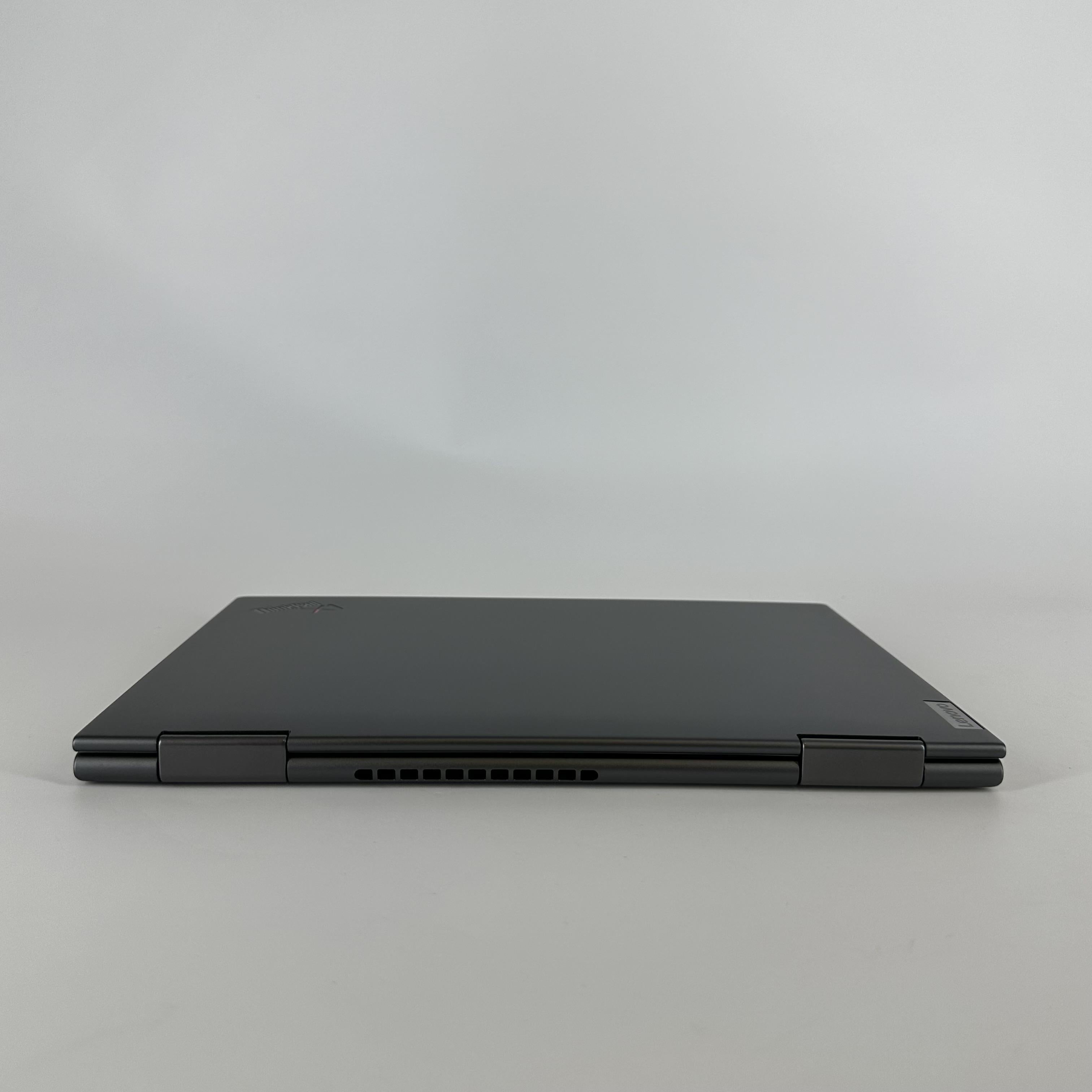Lenovo ThinkPad X1 Yoga Gen 8 14 Gray 1.7 GHz Intel Core i7 13th Gen. 16GB RAM 512GB Solid State Drive