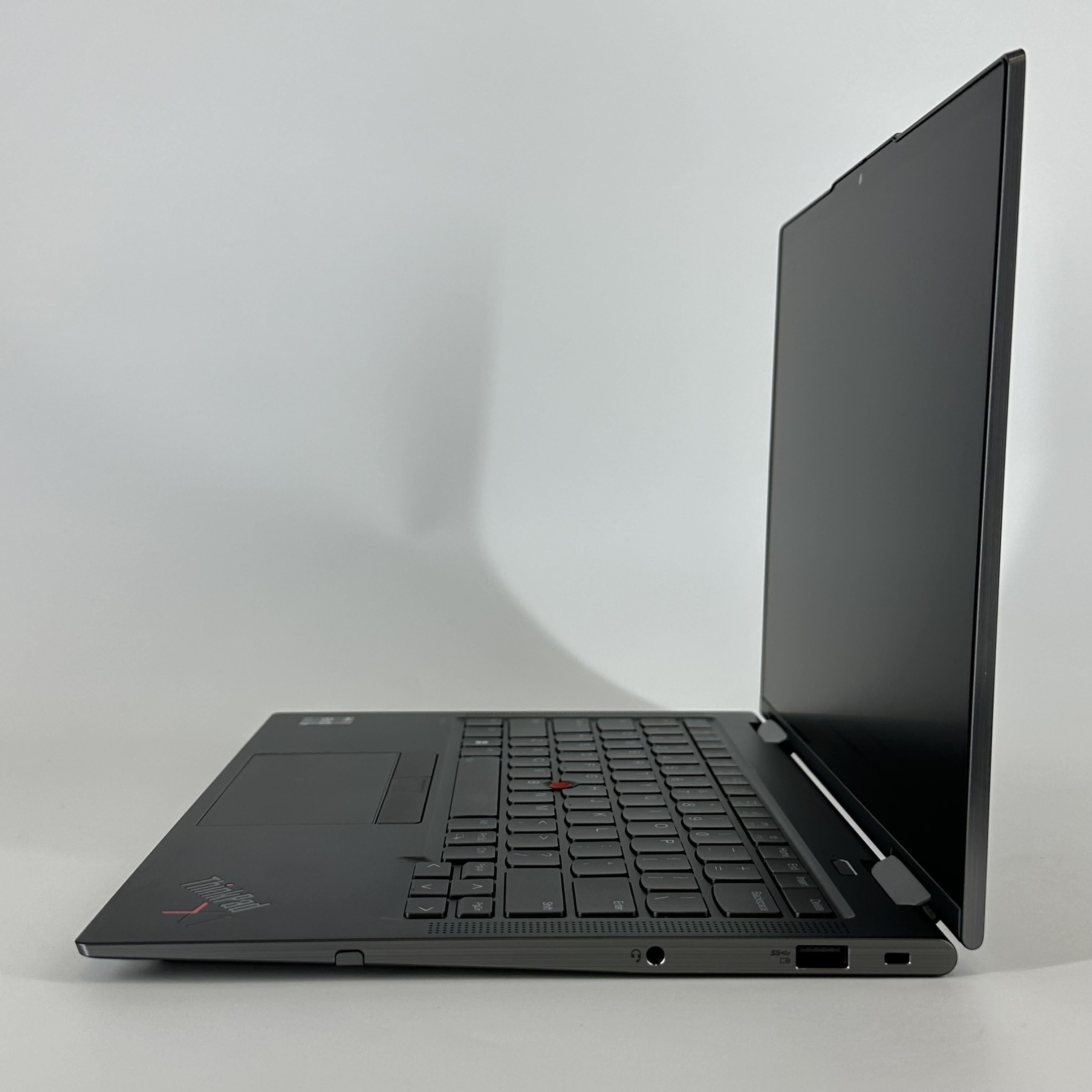 Lenovo ThinkPad X1 Yoga Gen 8 14 Gray 1.7 GHz Intel Core i7 13th Gen. 16GB RAM 512GB Solid State Drive