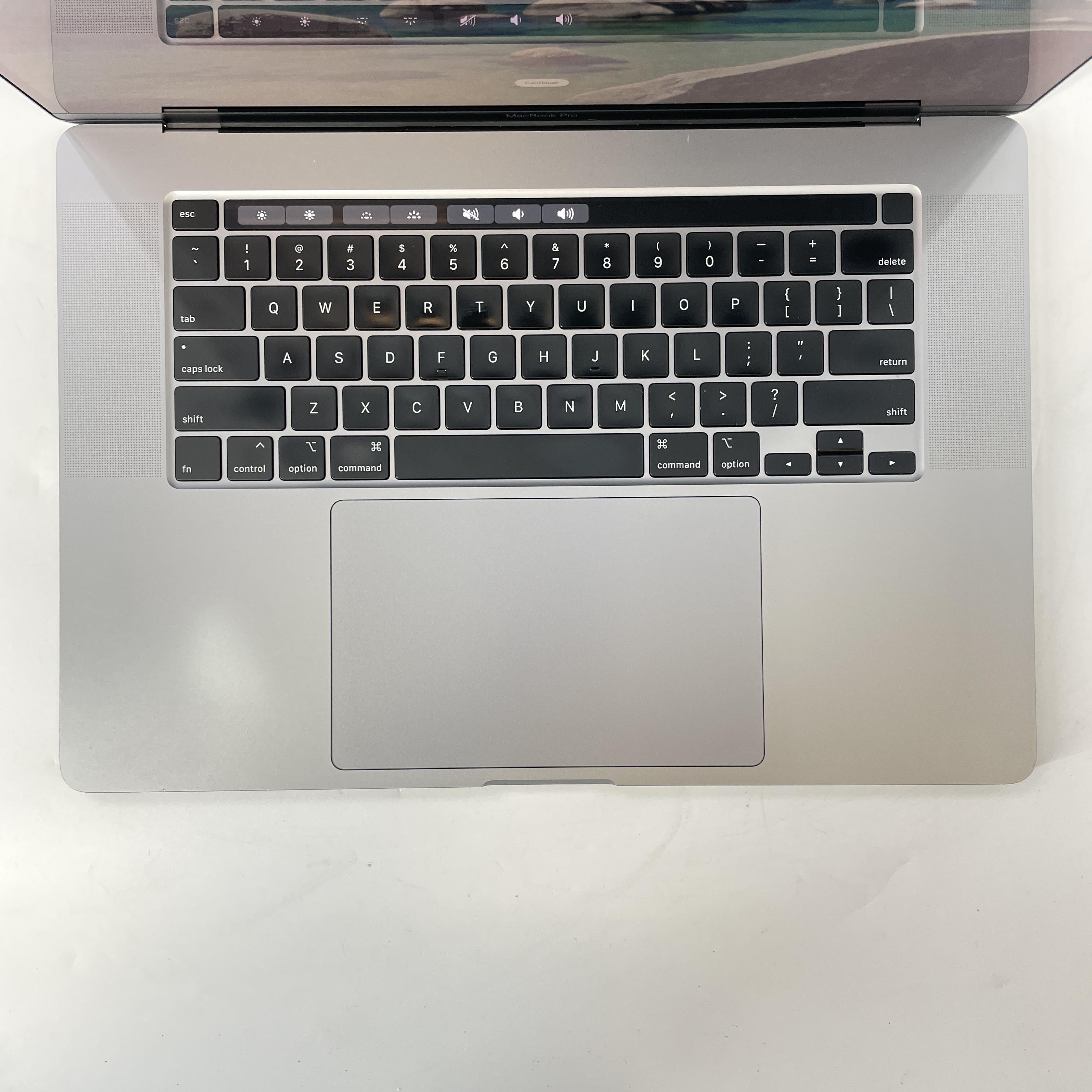 Apple MacBook Pro 16 Touch Bar 2019 Silver 2.4 GHz Intel Core i9 9th Gen. 32GB RAM 1TB Solid State Drive AMD Radeon Pro 5500M 8 GB
