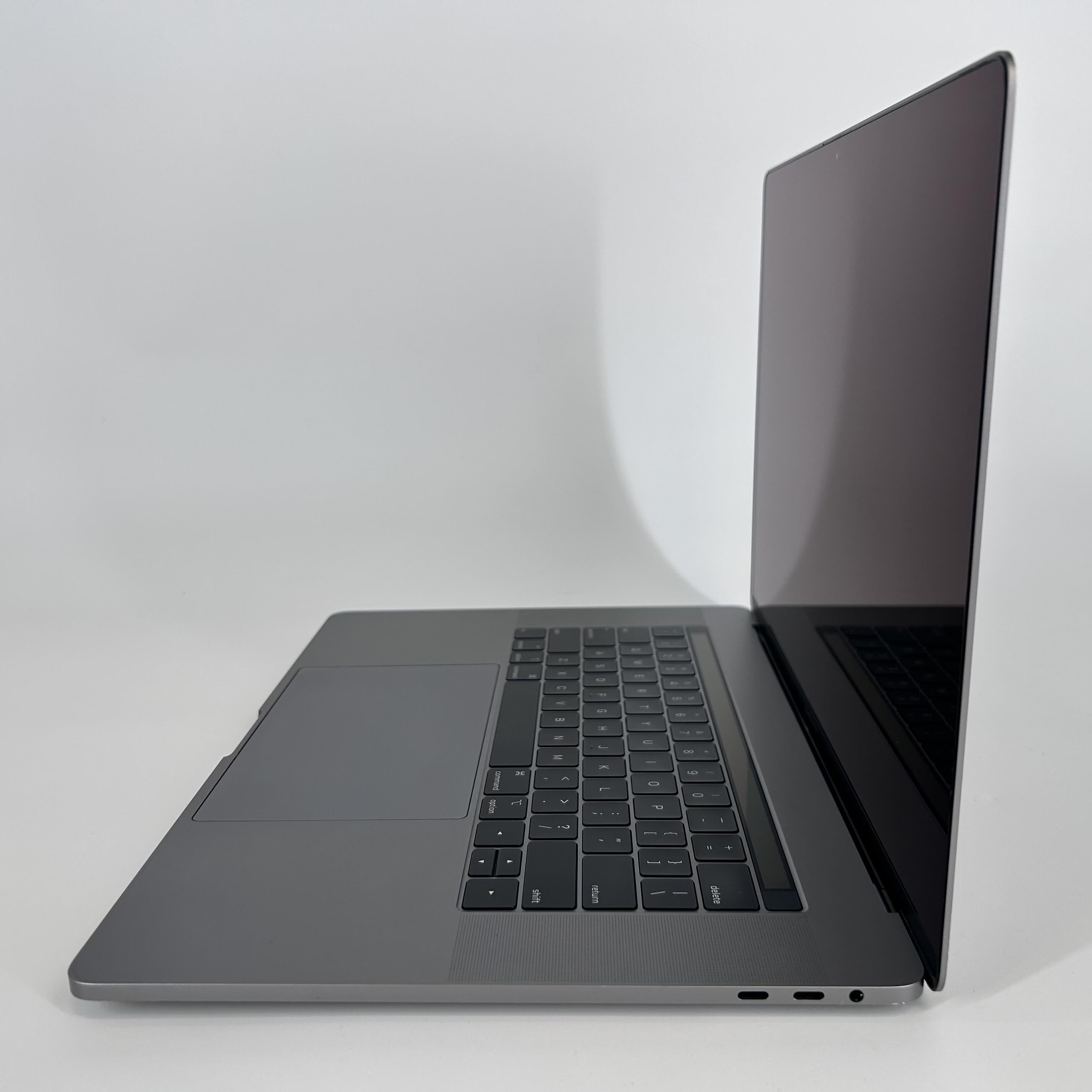 Apple MacBook Pro 15 Touch Bar 2019 Space Gray 2.4 GHz Intel Core i9 9th Gen. 32GB RAM 1TB Solid State Drive AMD Radeon Pro 560X 4 GB