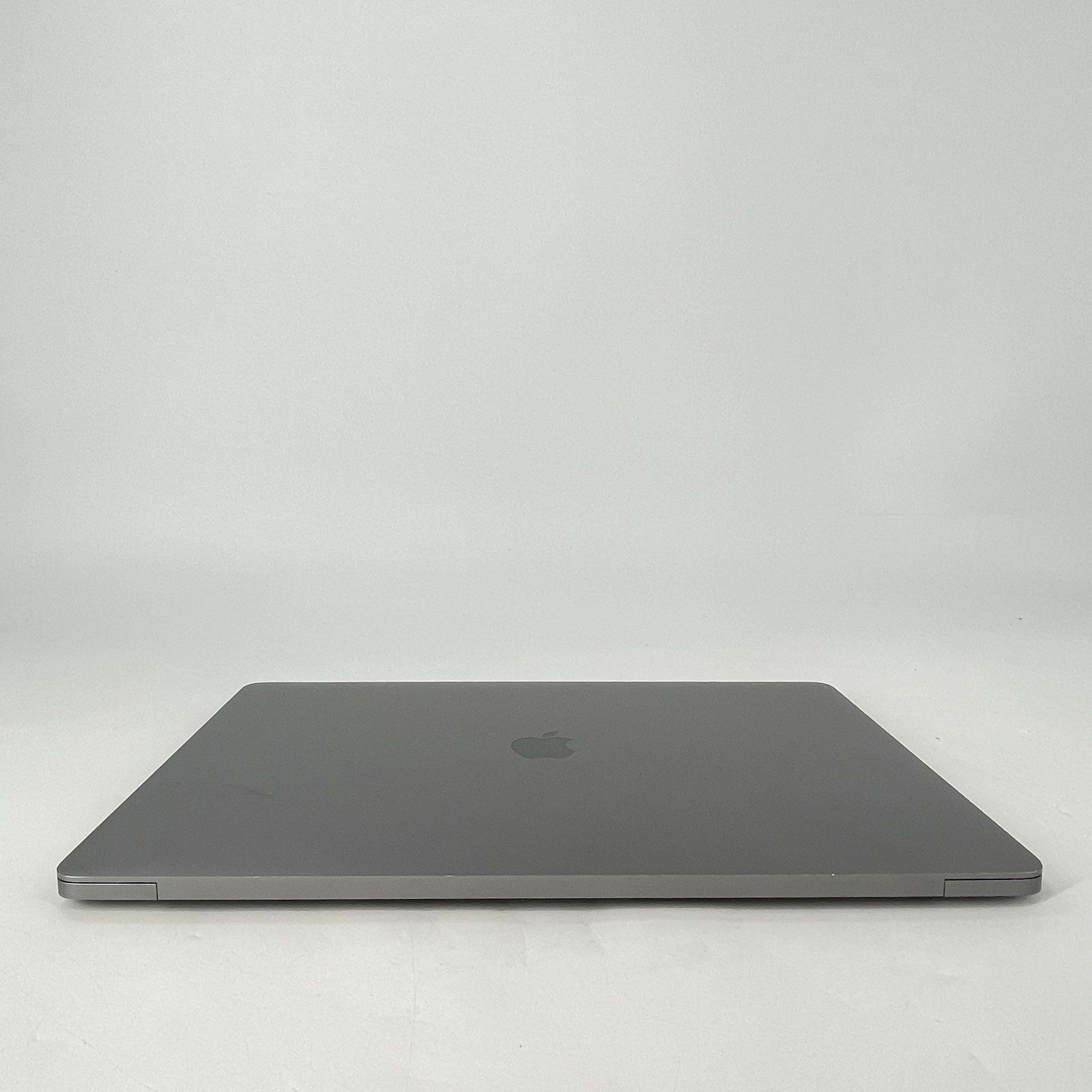 Apple MacBook Pro 16 Touch Bar 2019 Silver 2.4 GHz Intel Core i9 9th Gen. 32GB RAM 1TB Solid State Drive AMD Radeon Pro 5500M 8 GB