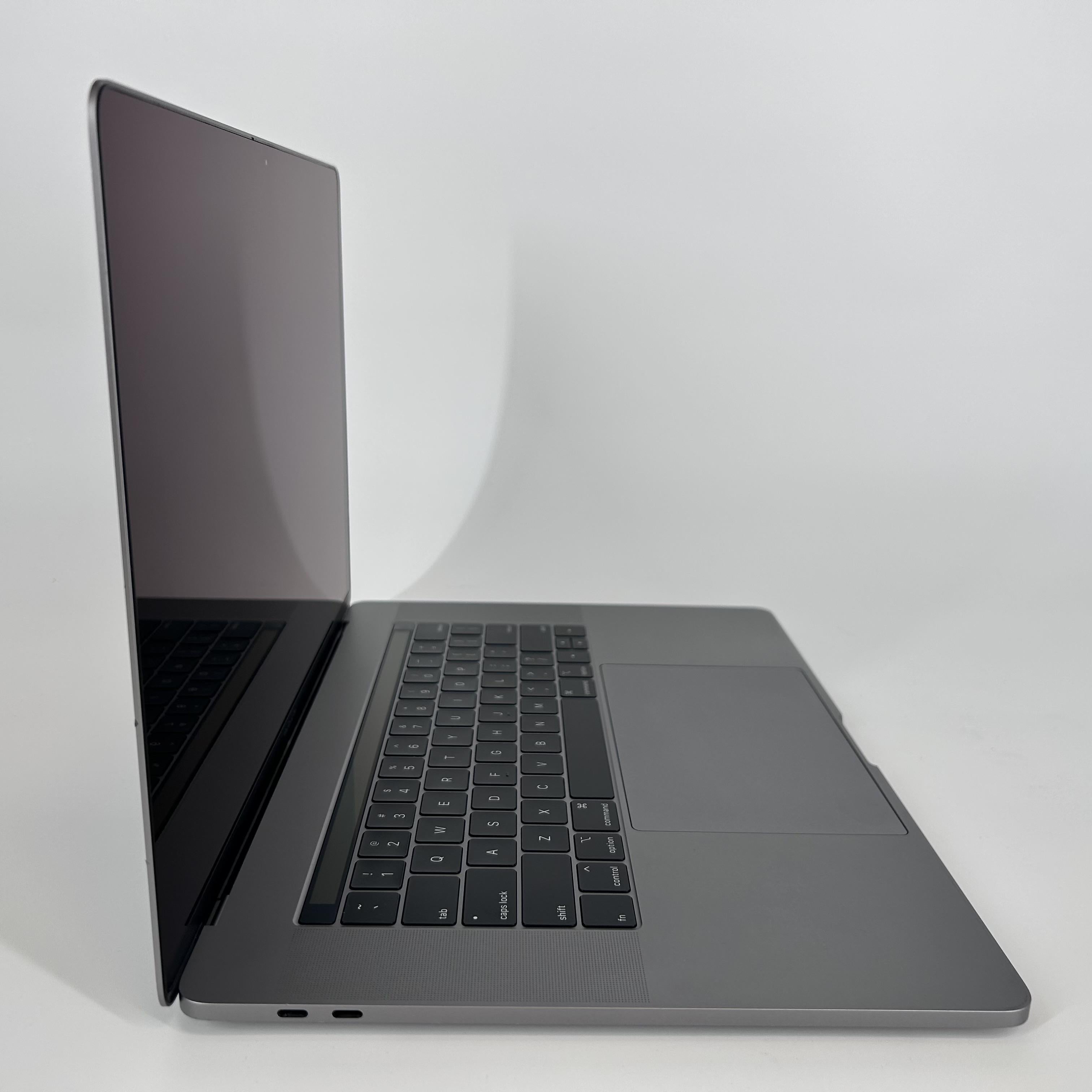 Apple MacBook Pro 15 Touch Bar 2019 Space Gray 2.4 GHz Intel Core i9 9th Gen. 32GB RAM 1TB Solid State Drive AMD Radeon Pro 560X 4 GB