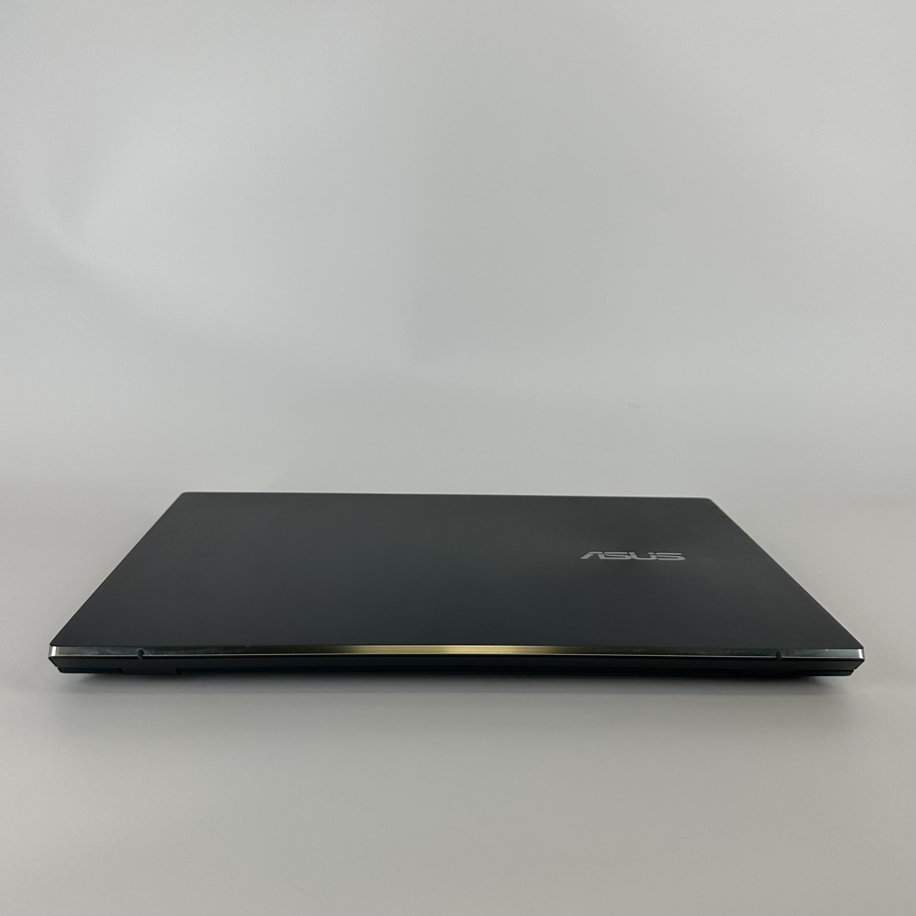 Asus Zenbook Pro Duo 15 Blue 2.4 GHz Intel Core i9 10th Gen. 32GB RAM 1TB Solid State Drive NVIDIA GeForce RTX 2060 6 GB