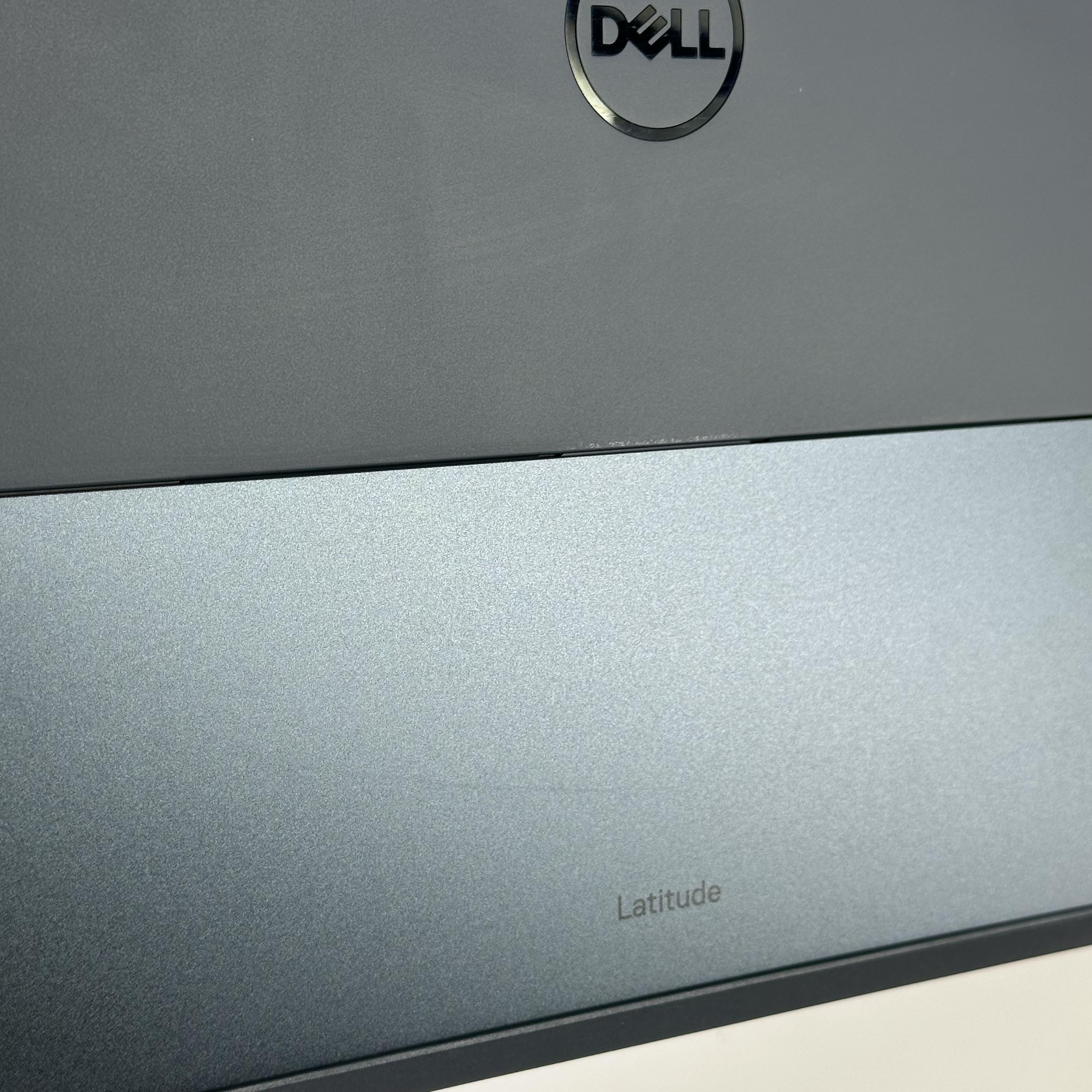 Dell Latitude 7350 (Detachable) 13.3 Blue 3.8 GHz Intel Core Ultra 7 32GB RAM 256GB Solid State Drive