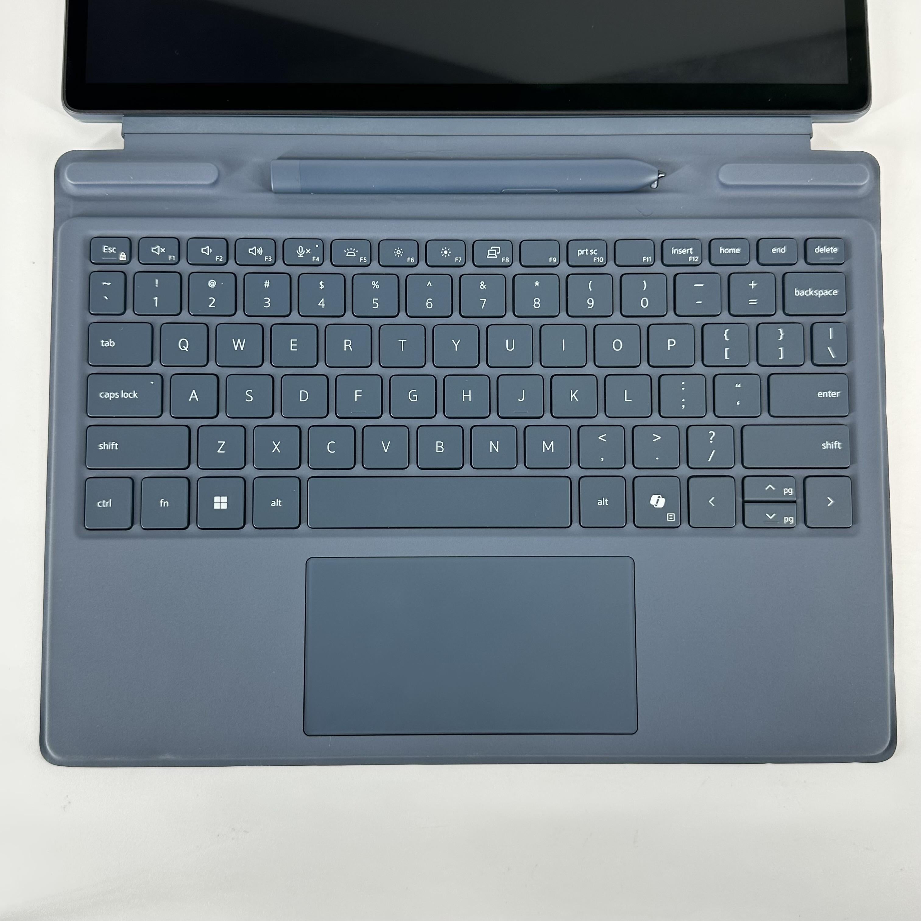 Dell Latitude 7350 (Detachable) 13.3 Blue 3.8 GHz Intel Core Ultra 7 32GB RAM 256GB Solid State Drive